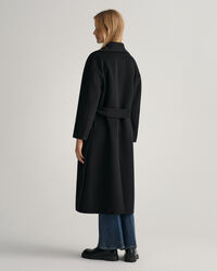 Cappotto con cintura e cuciture a mano