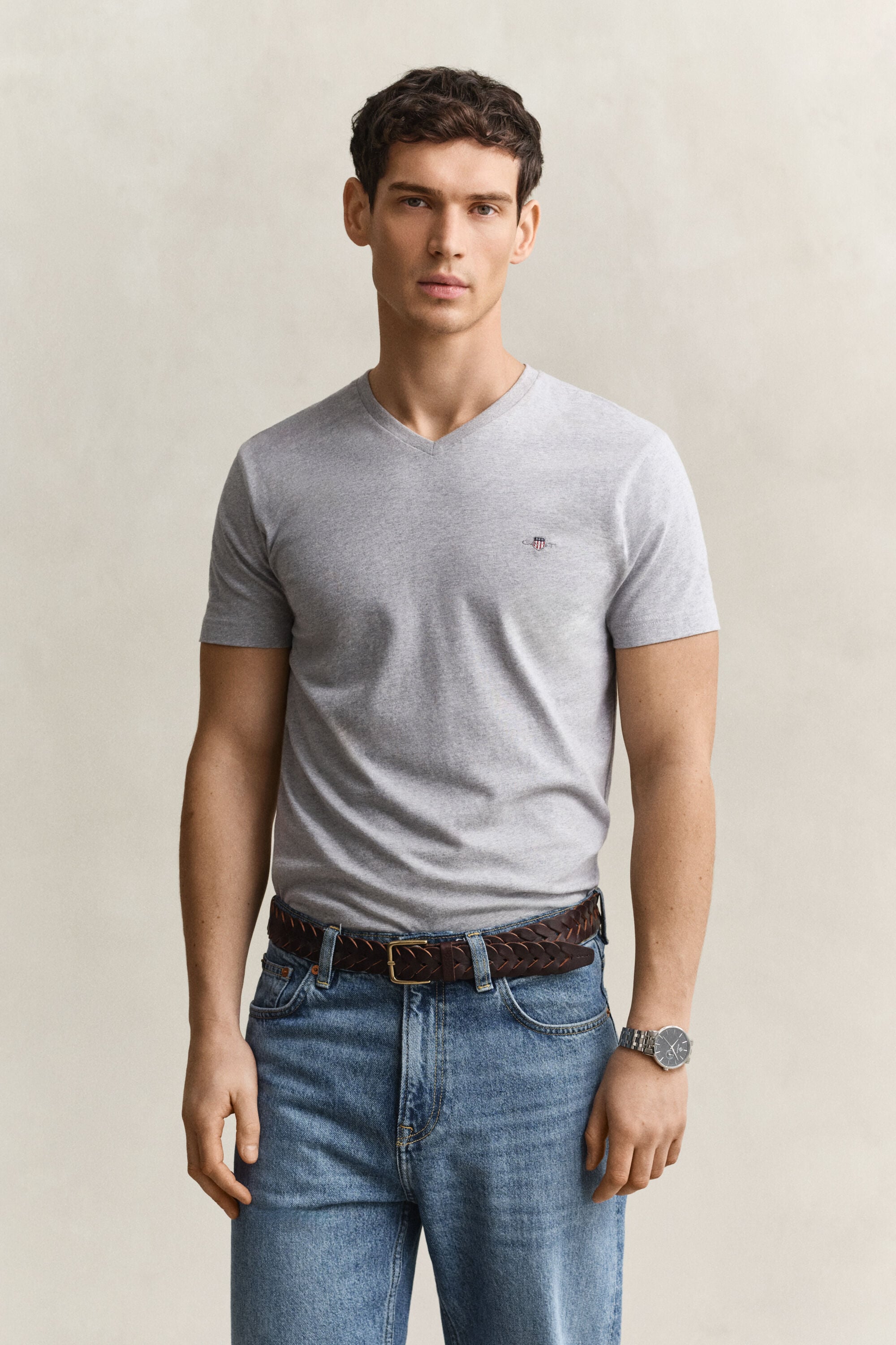 T-shirt Shield con scollo a V slim fit