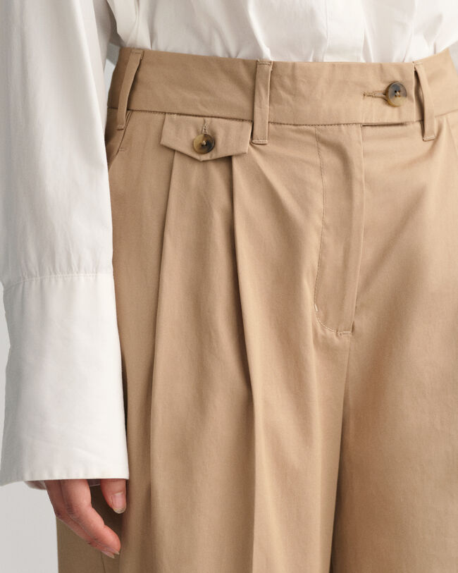 Pantaloni chino con pinces