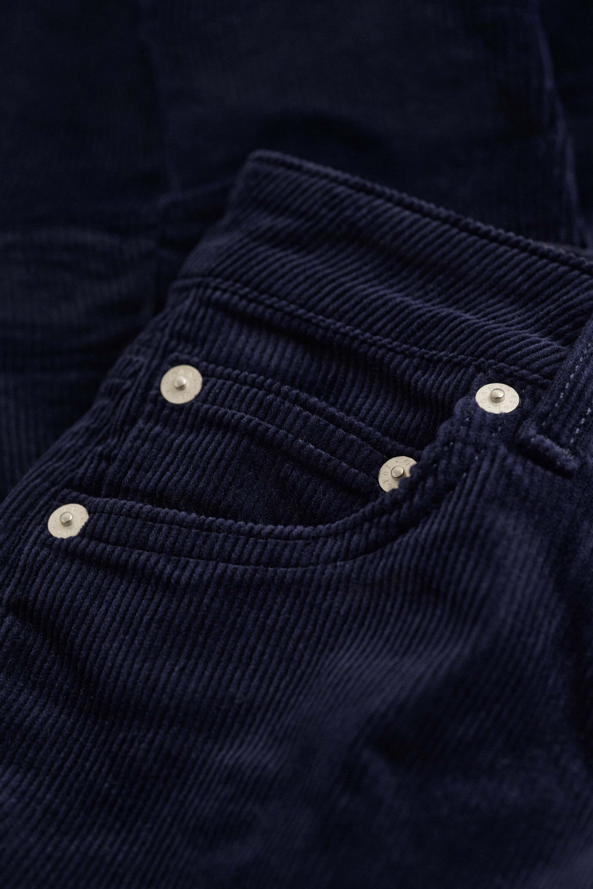 Jeans svasati in velluto a coste