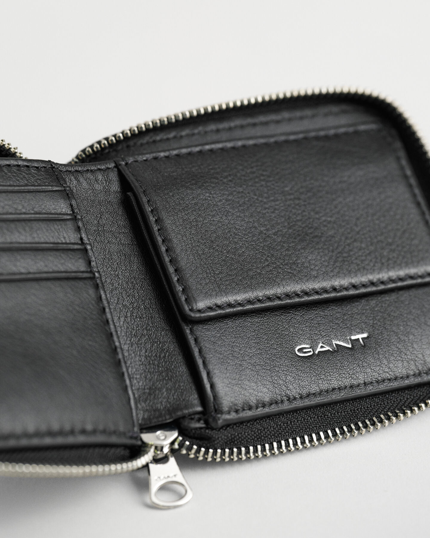 Portafoglio in pelle con zip