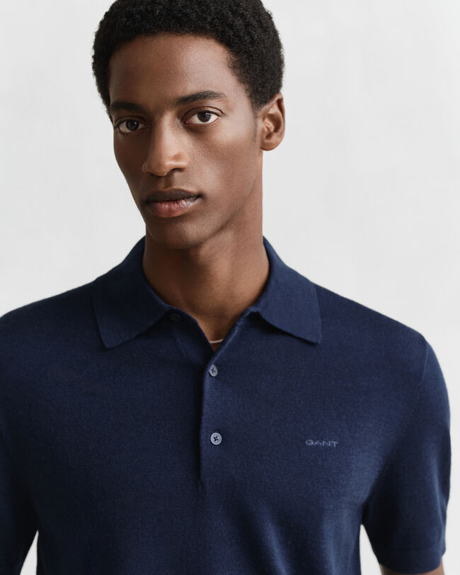 Polo a maniche corte realizzata in pregiata lana merino