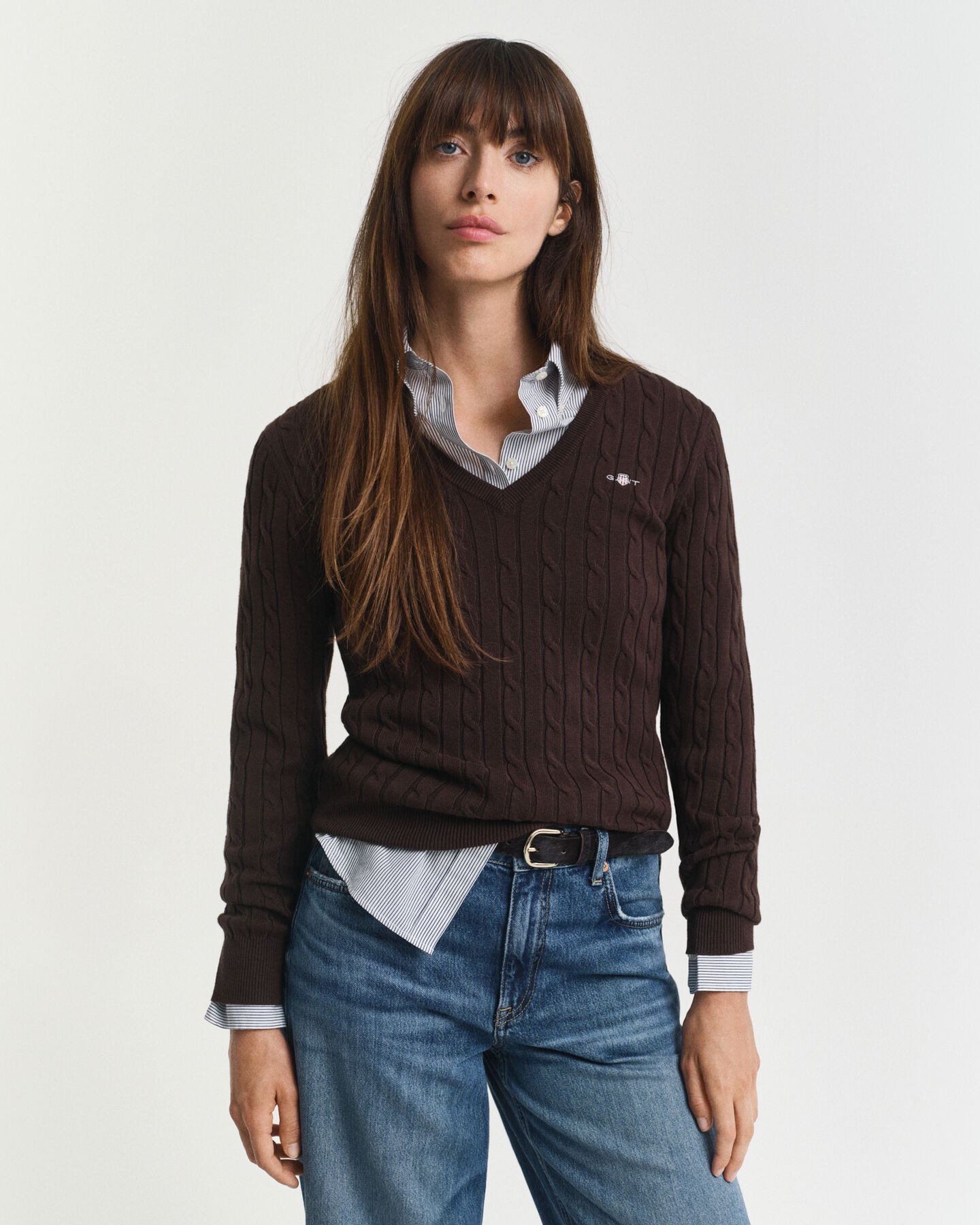 Maglia con scollo a V in cotone elasticizzato a trecce