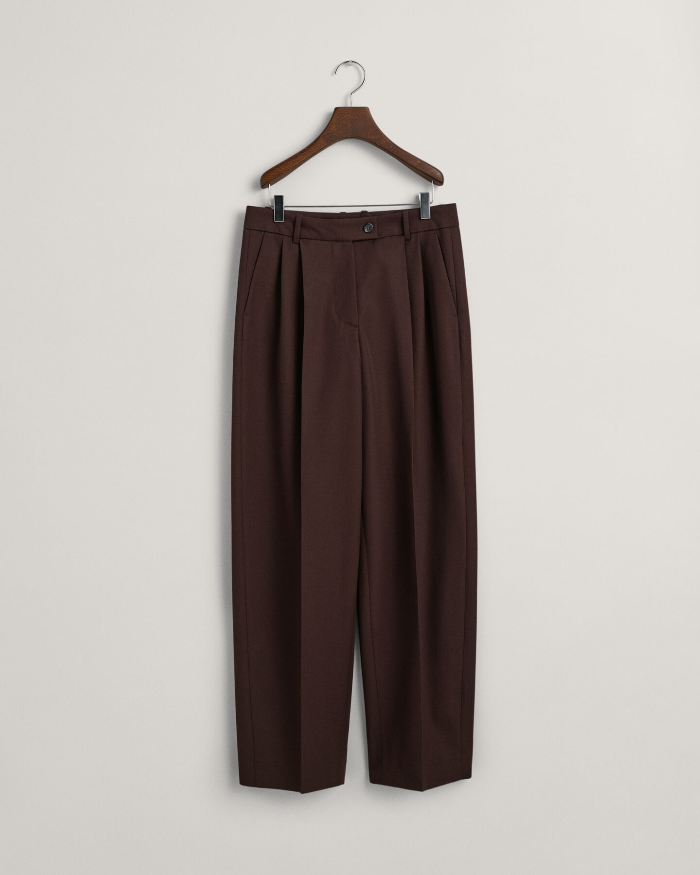 Pantaloni in lana con gamba stretta in fondo relaxed fit