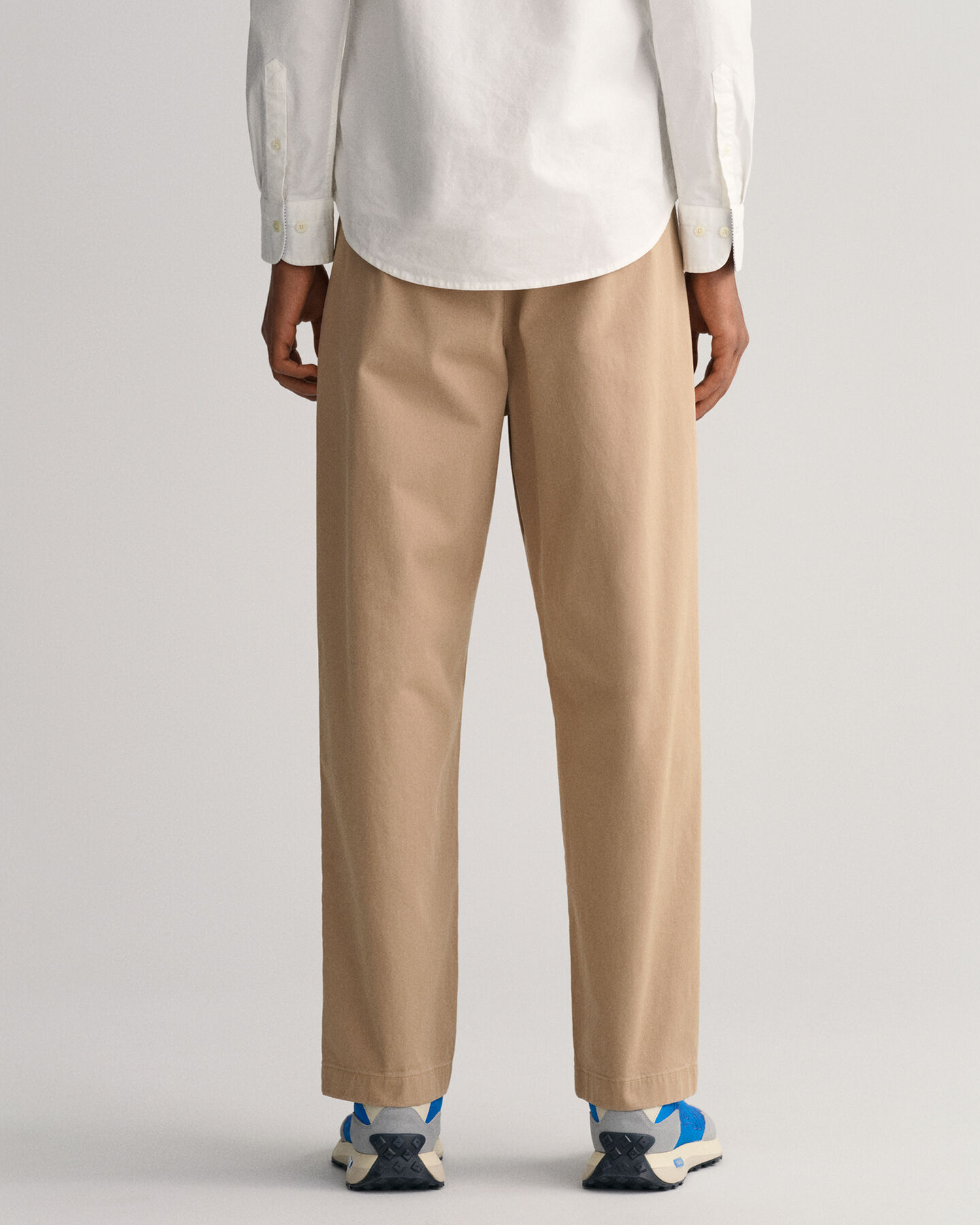 Pantaloni chino con pinces relaxed fit