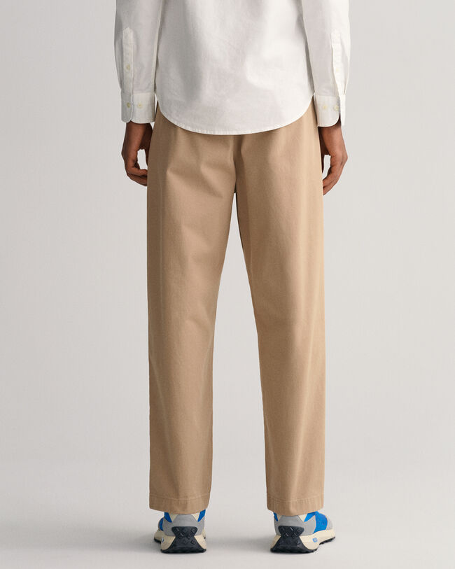 Pantaloni chino con pinces relaxed fit