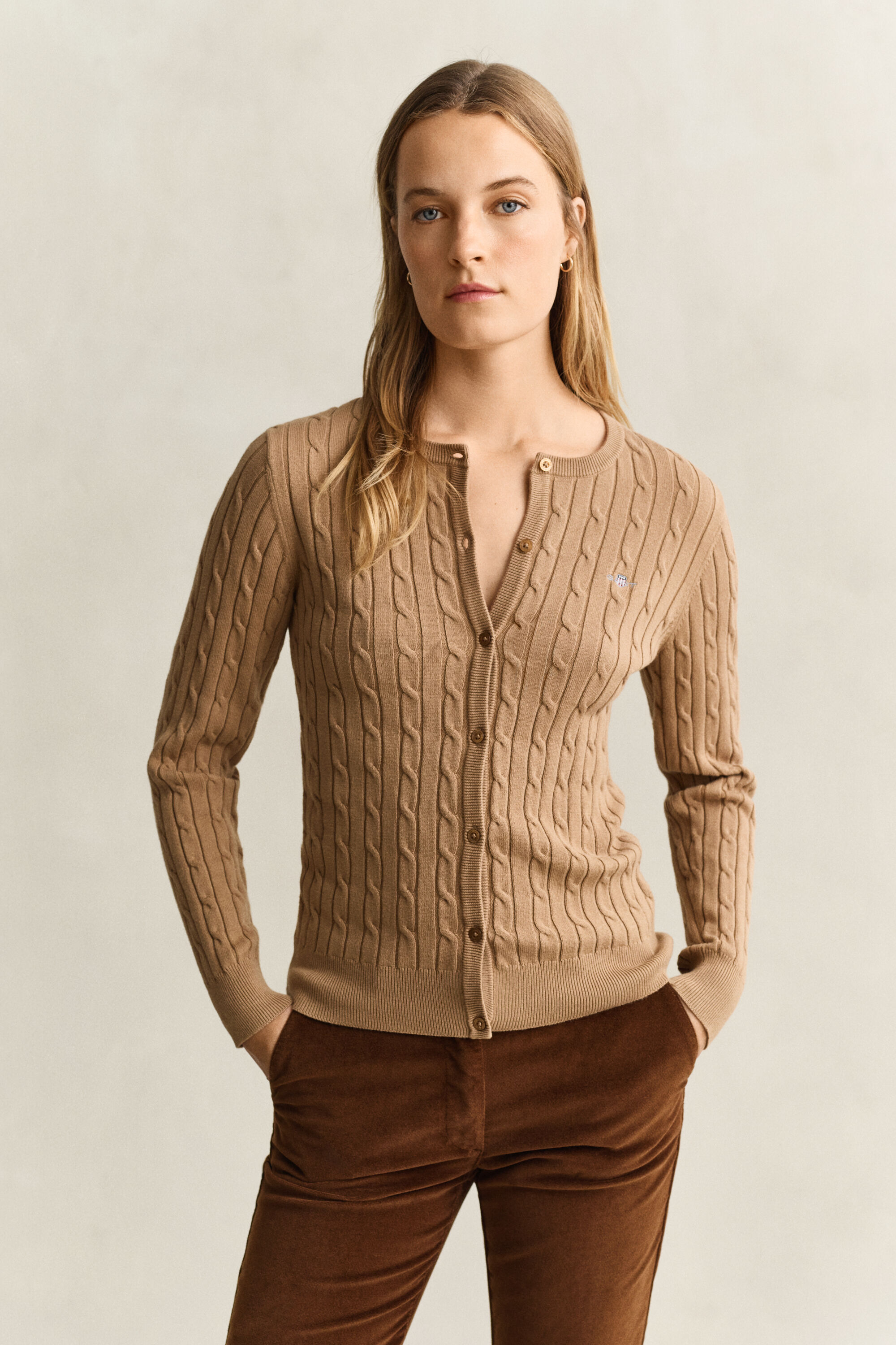 Cardigan in maglia con lavorazione a trecce