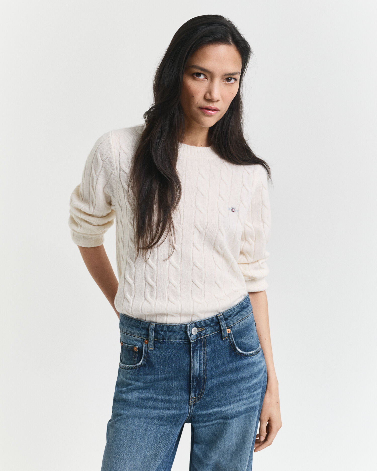 Maglia girocollo a trecce in lana d’agnello