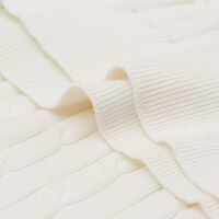 Maglia con collo alto in cotone elasticizzato a trecce