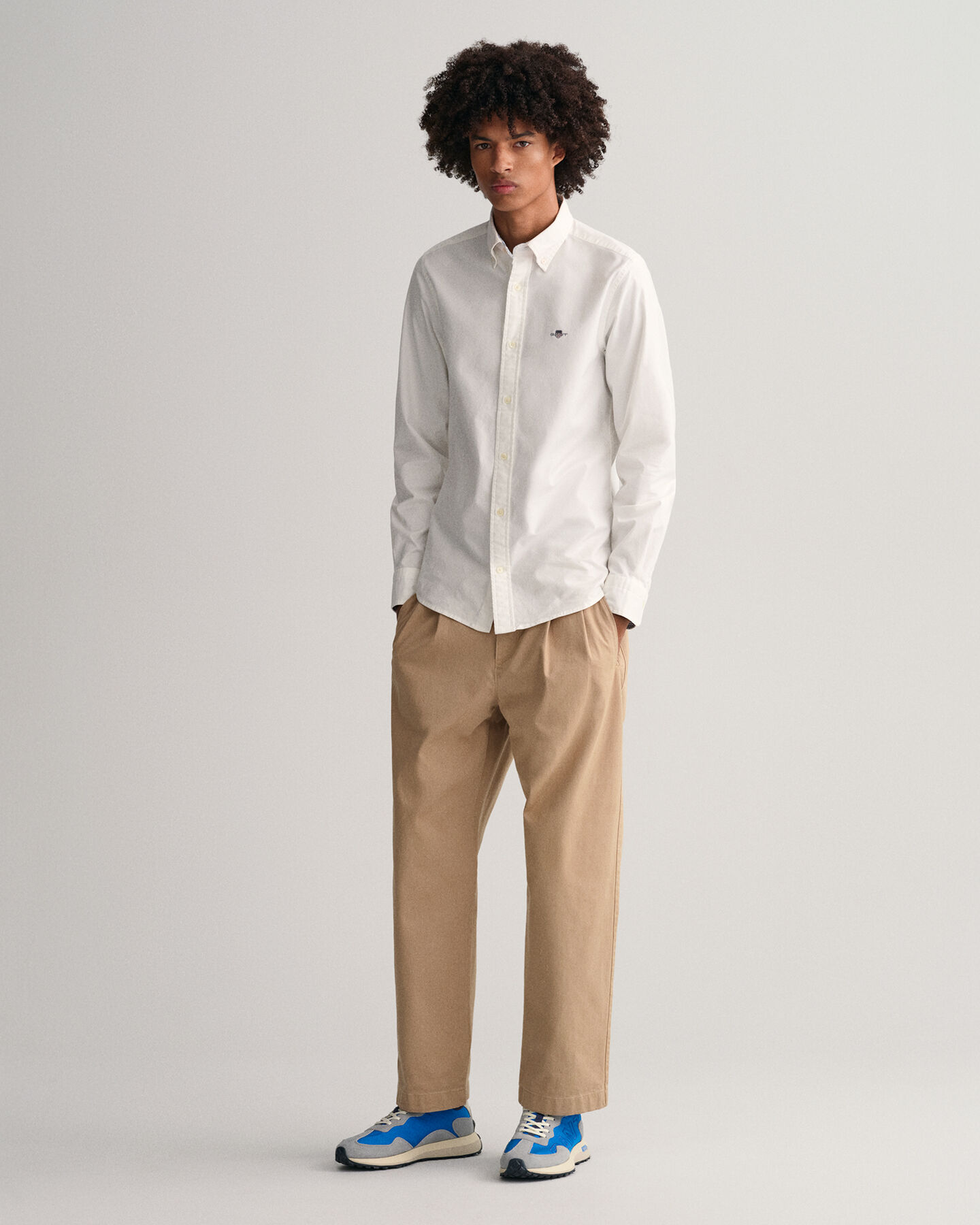 Pantaloni chino con pinces relaxed fit