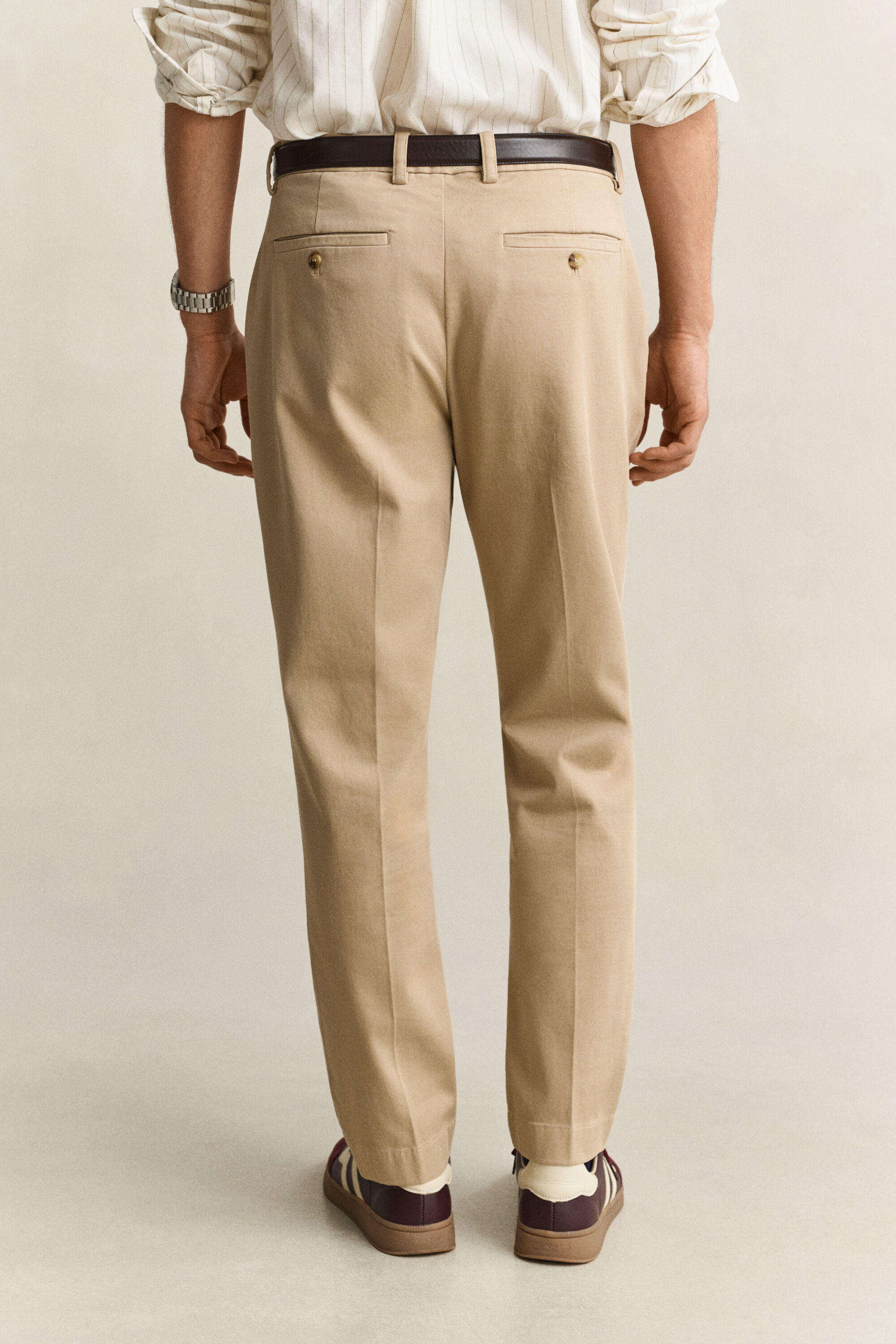 Pantaloni chino stretti in fondo