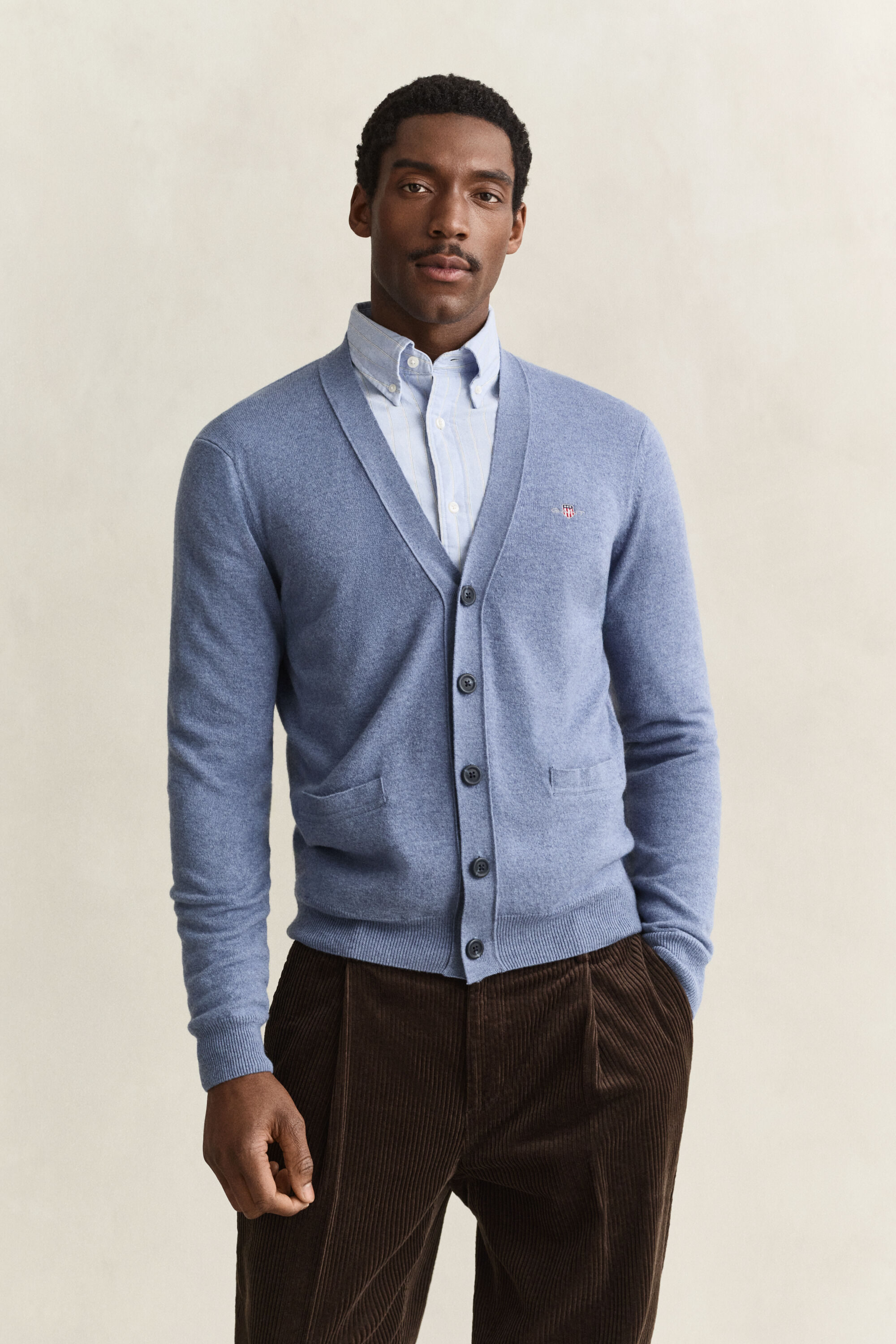 Cardigan con scollo a V in lana d’agnello