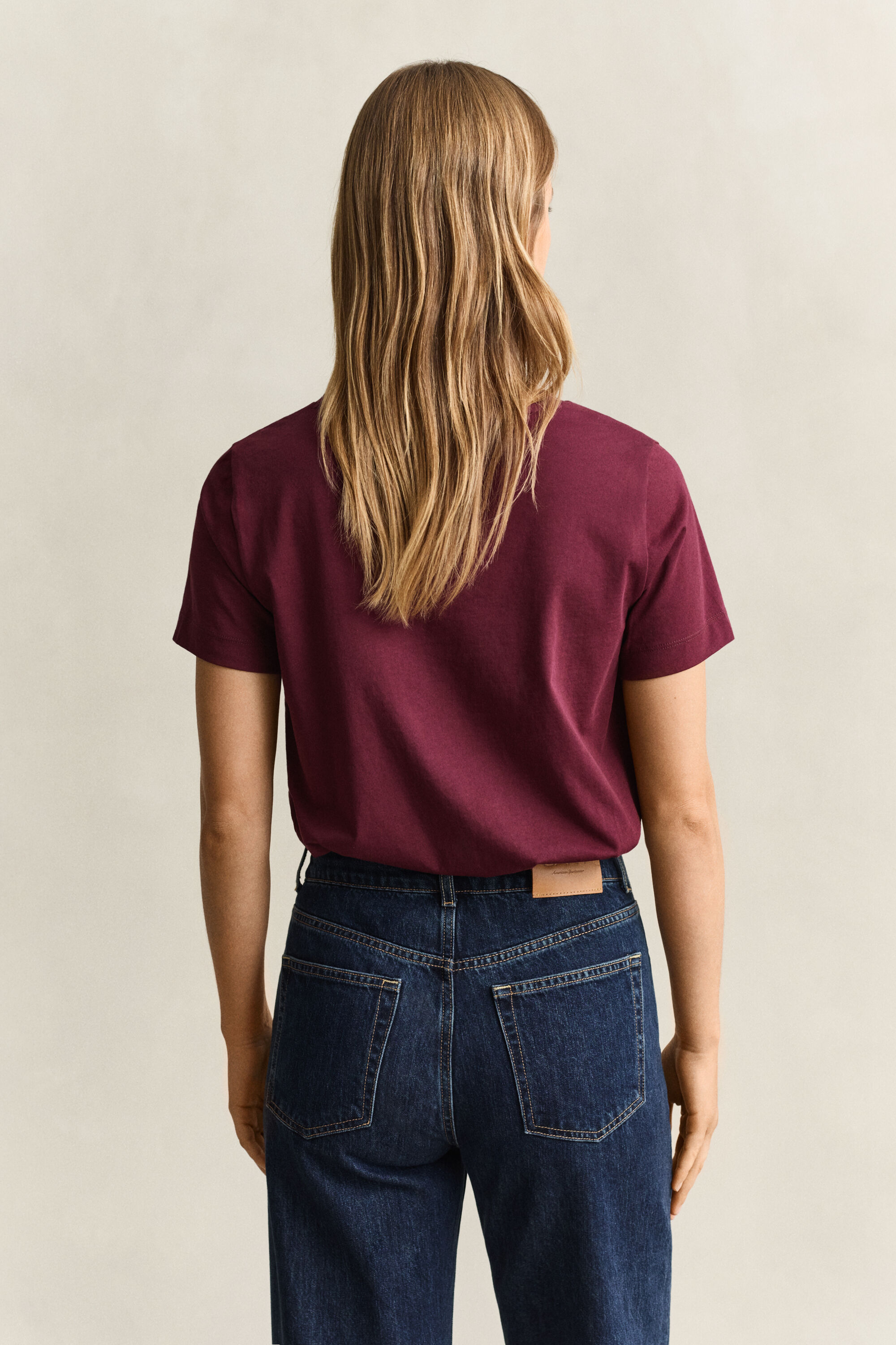 T-shirt Shield con scollo a V