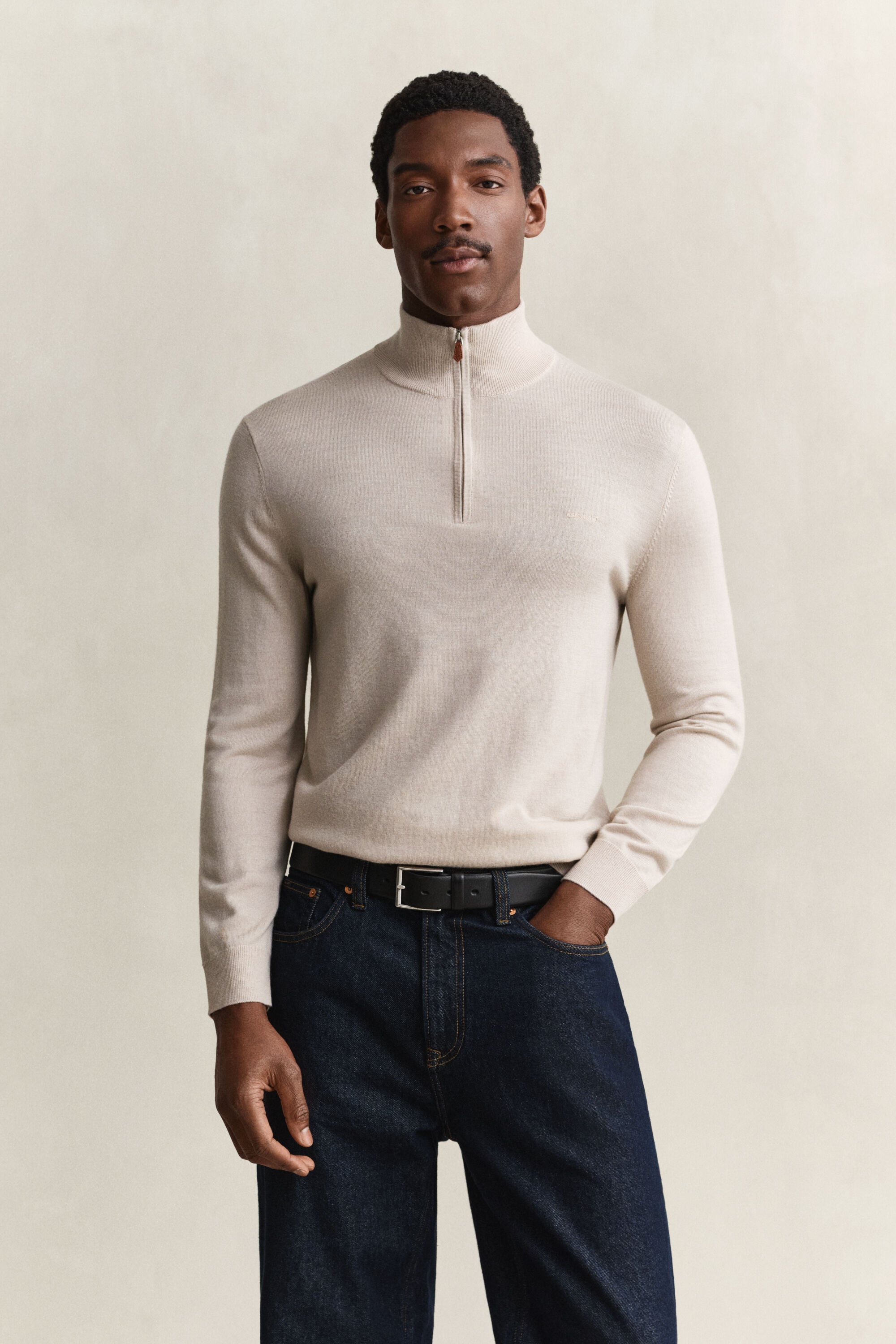 Maglia in lana merino a coste con zip corta