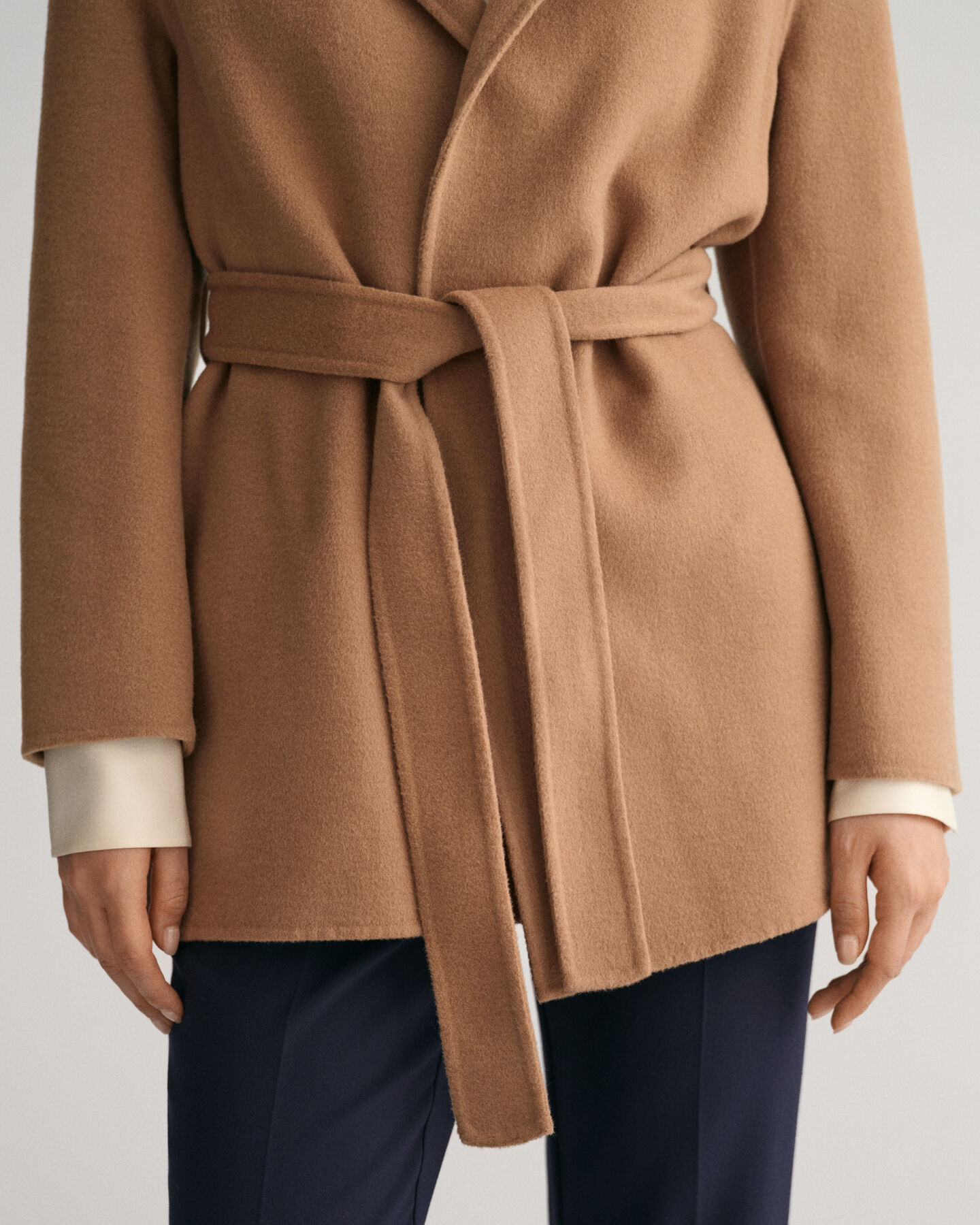 Blazer cucito a mano con cintura