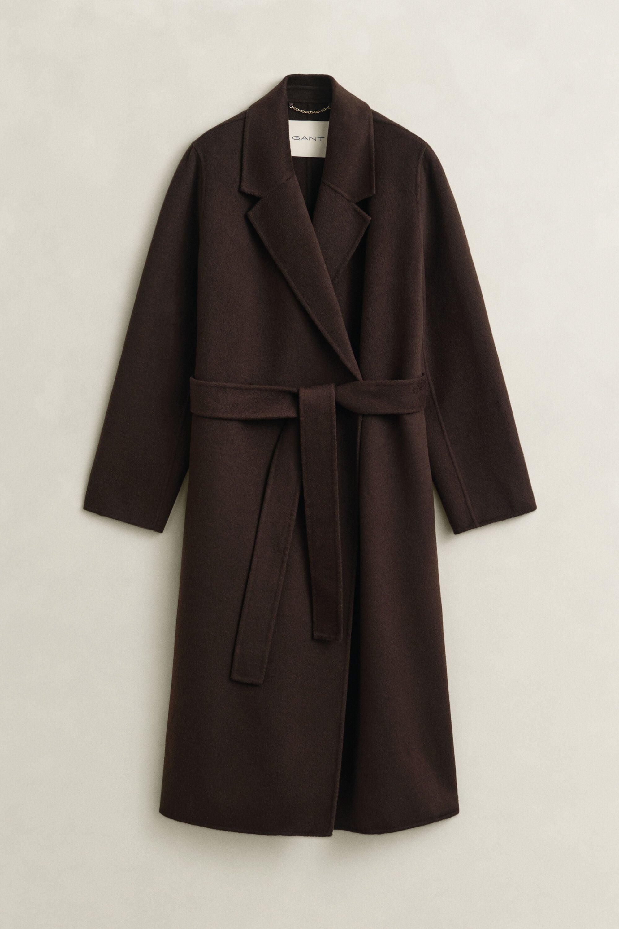 Cappotto con cintura e cuciture a mano