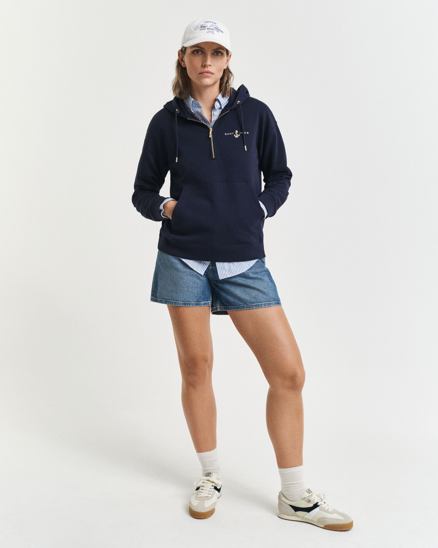 Felpa con zip corta e cappuccio con ancora ricamata e zip corta