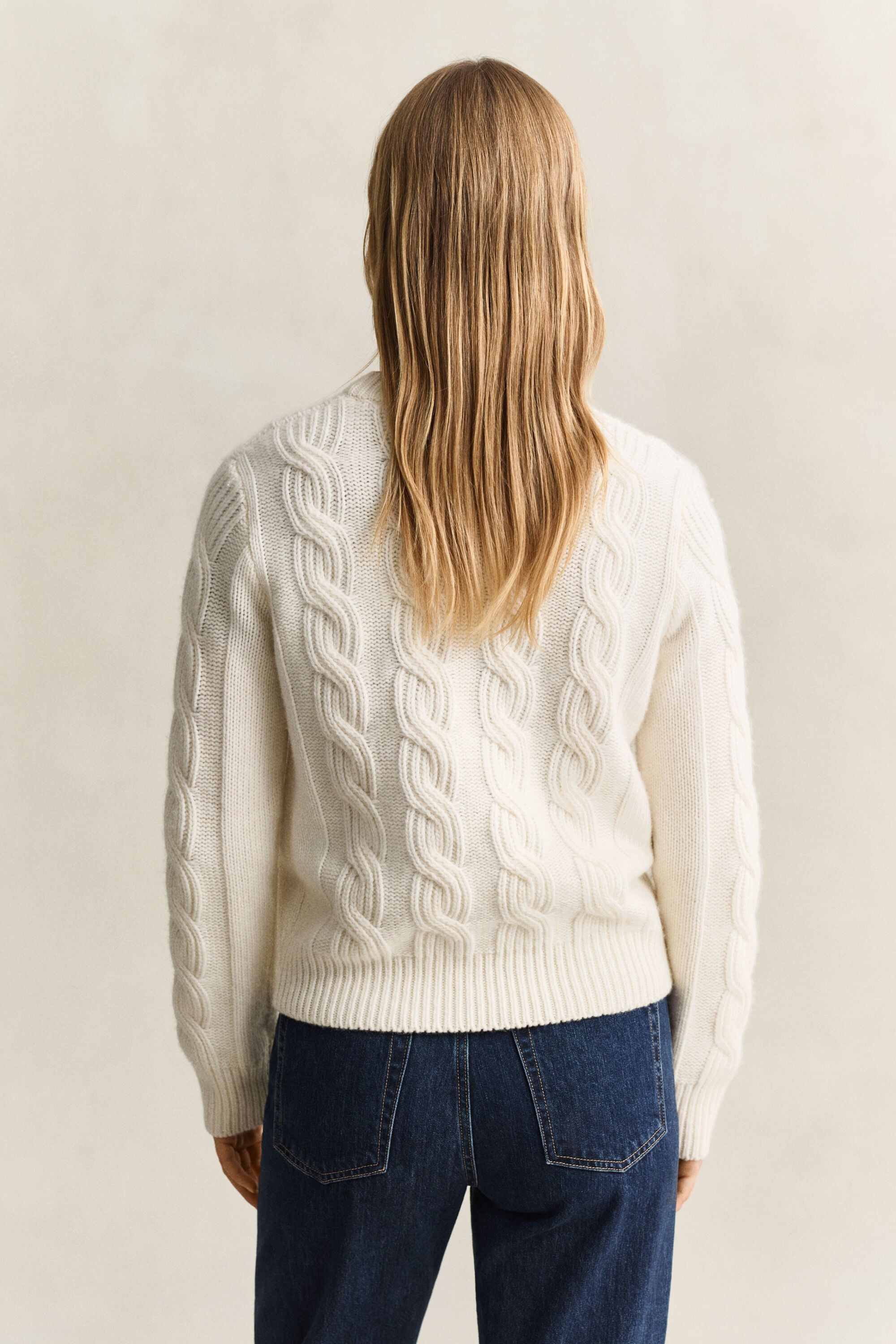 Maglia in misto lana con lavorazione a trecce