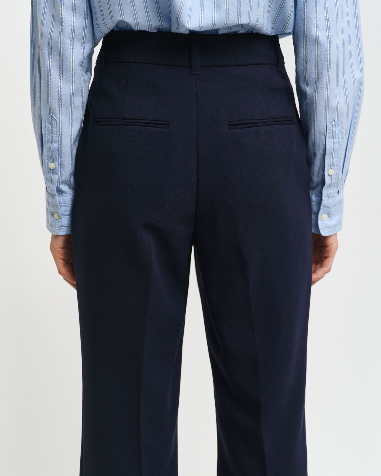 Pantaloni eleganti svasati slim fit