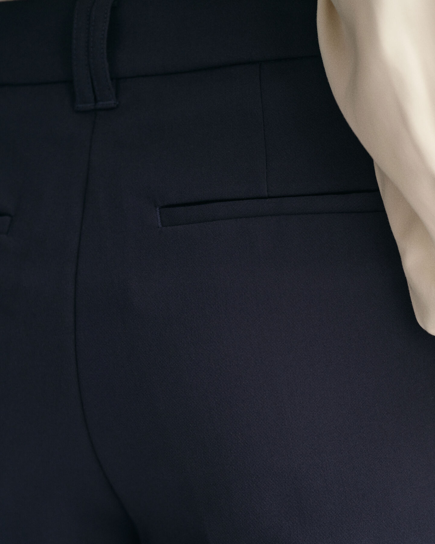 Pantaloni eleganti svasati slim fit