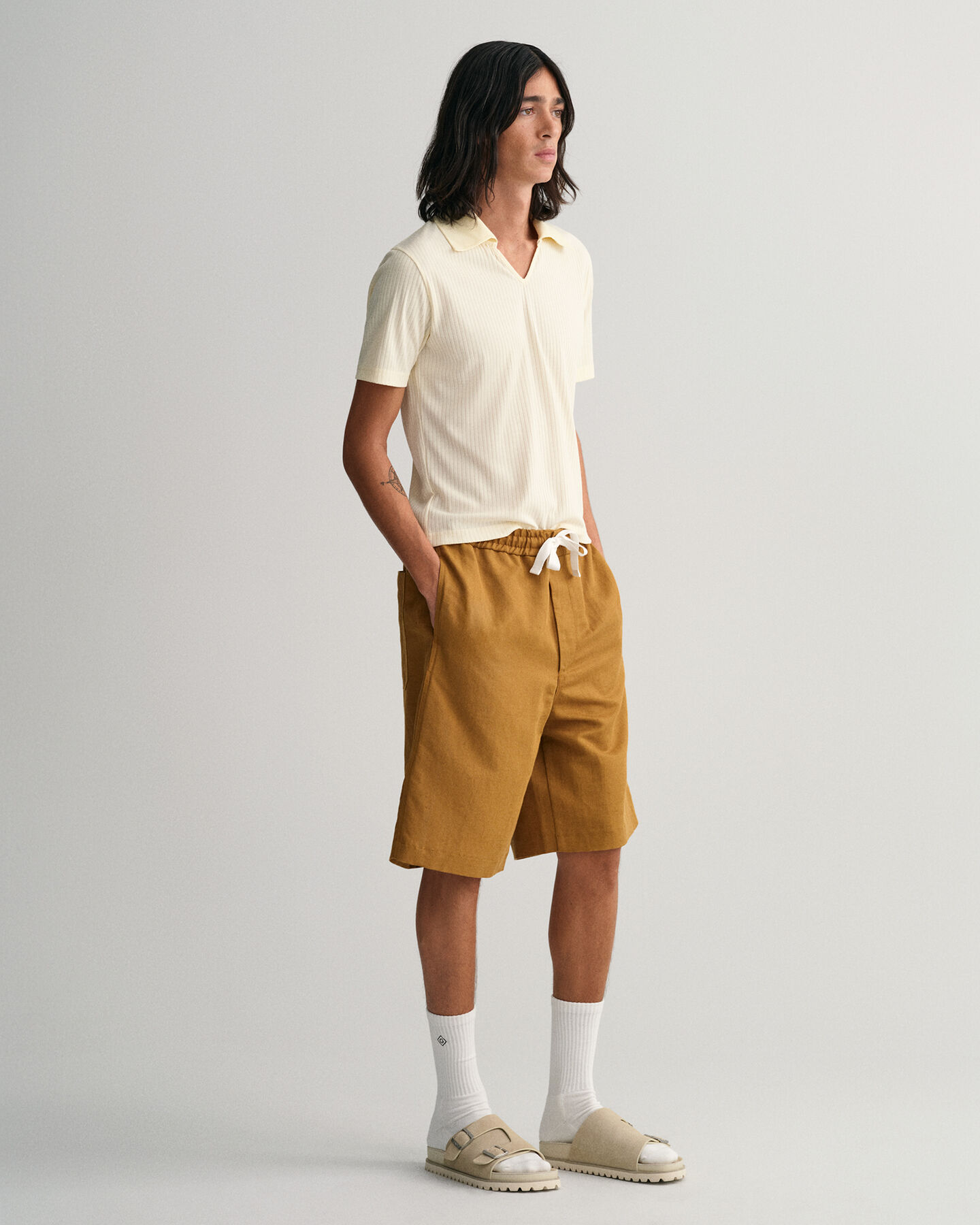 Polo in piqu&eacute; ispirata agli anni &lsquo;70