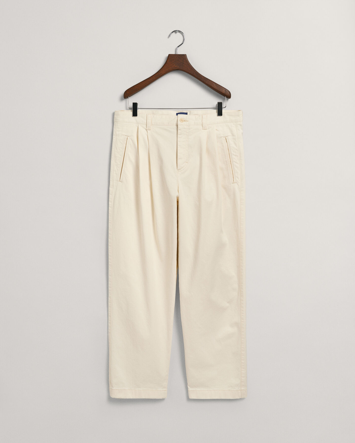 Pantaloni chino con pinces relaxed fit