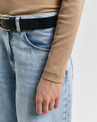 Collo alto e maniche lunghe a coste