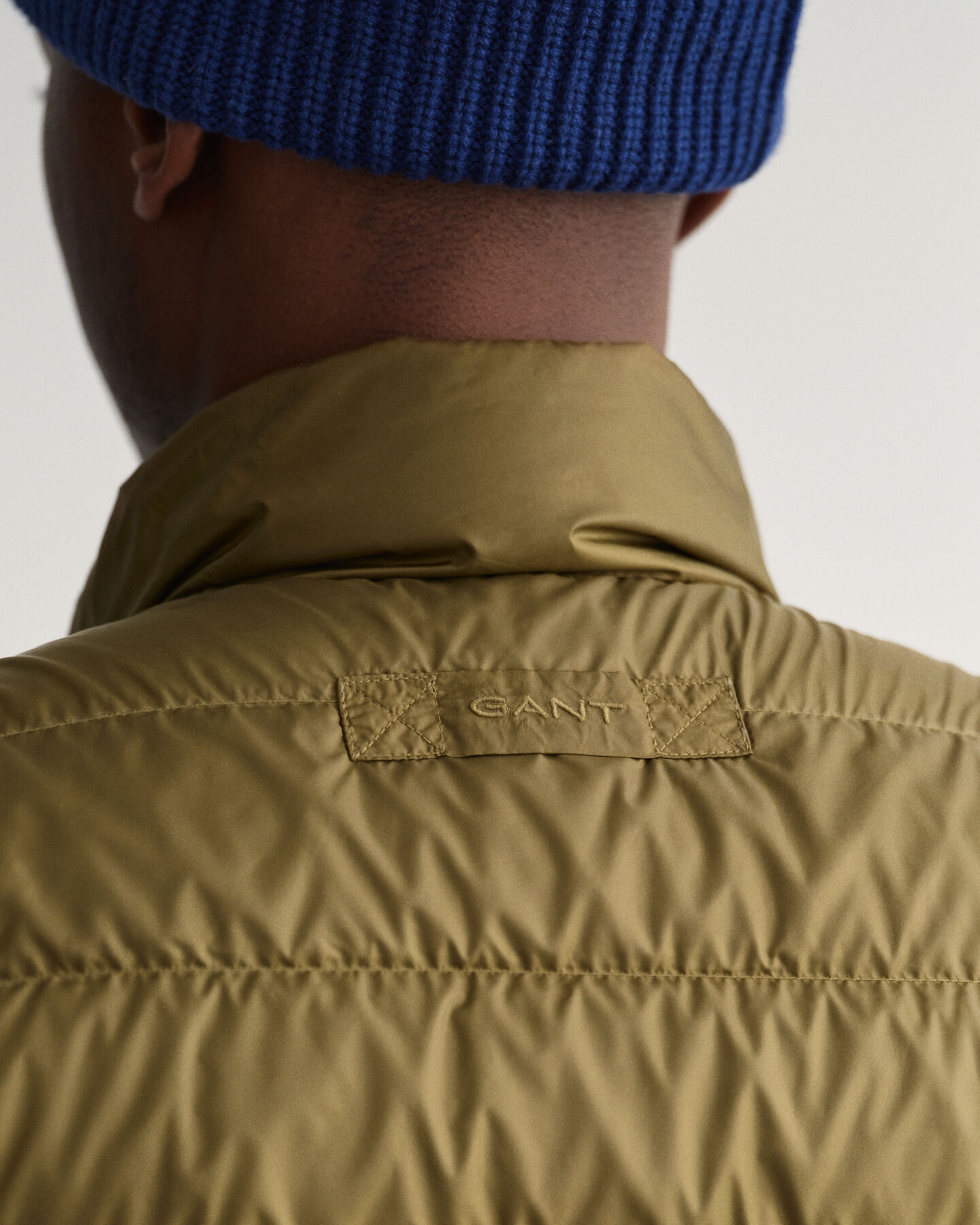 Piumino smanicato leggero