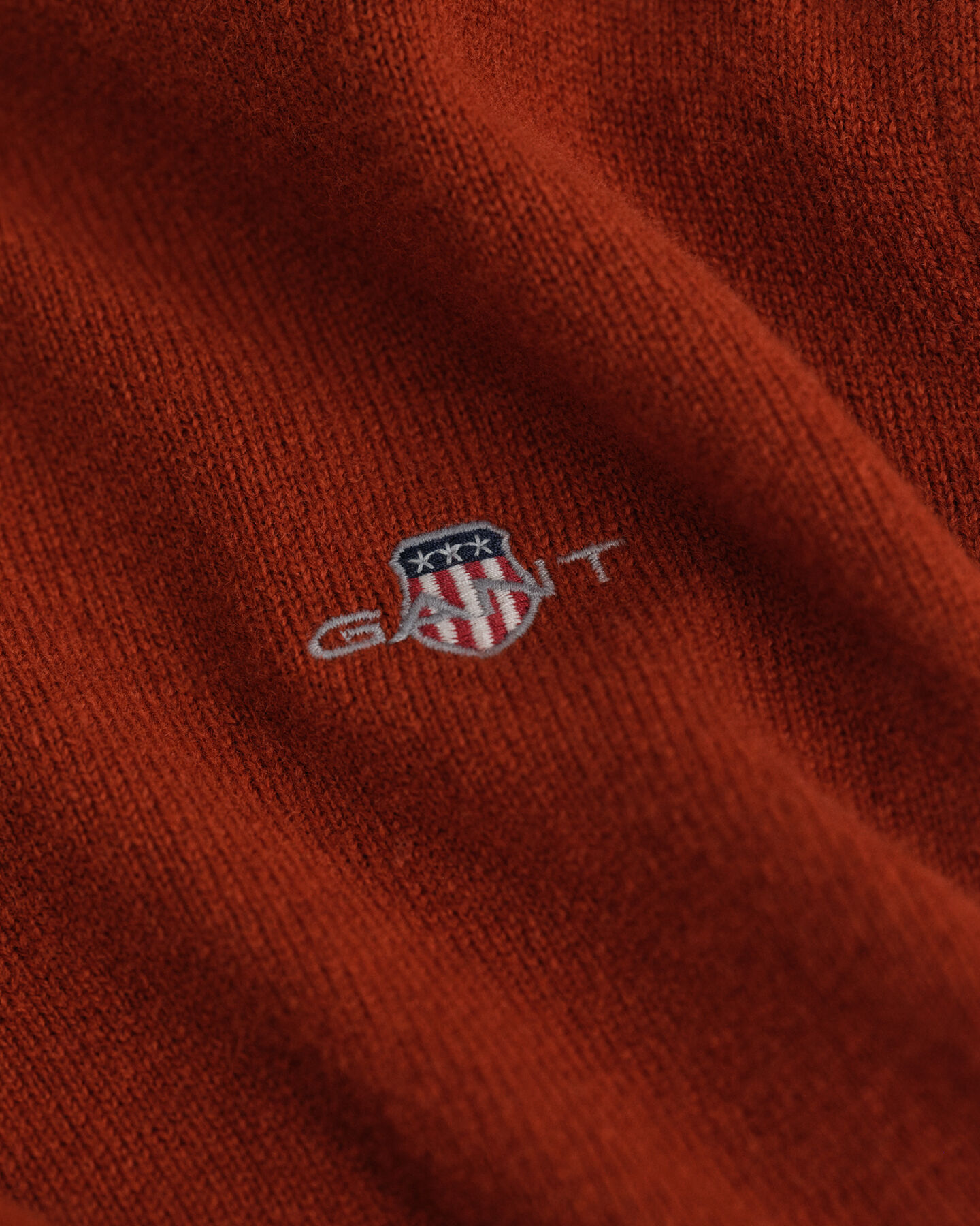 Maglia con scollo a V in finissima lana d’agnello