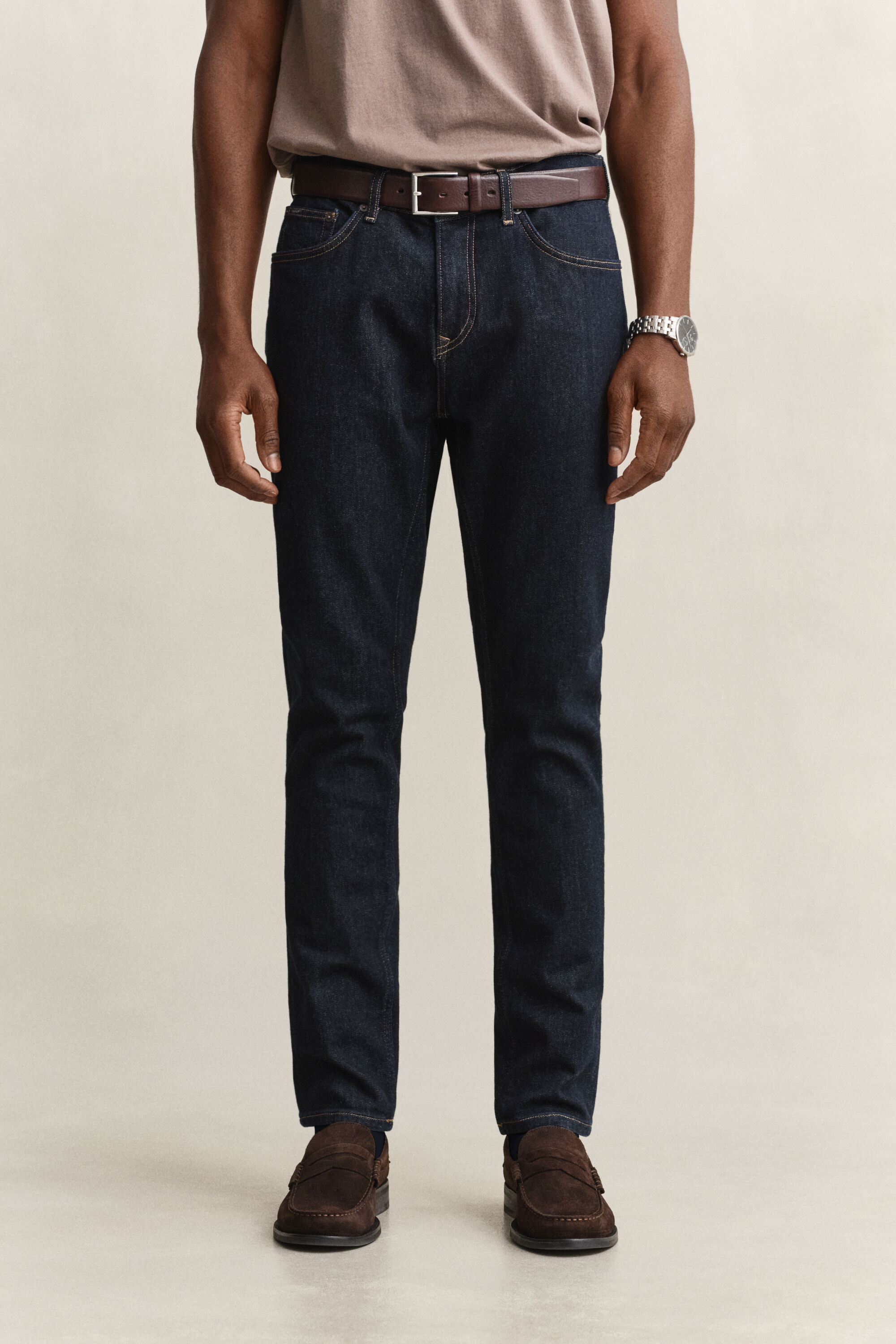 Jeans slim fit con lavaggio uniforme