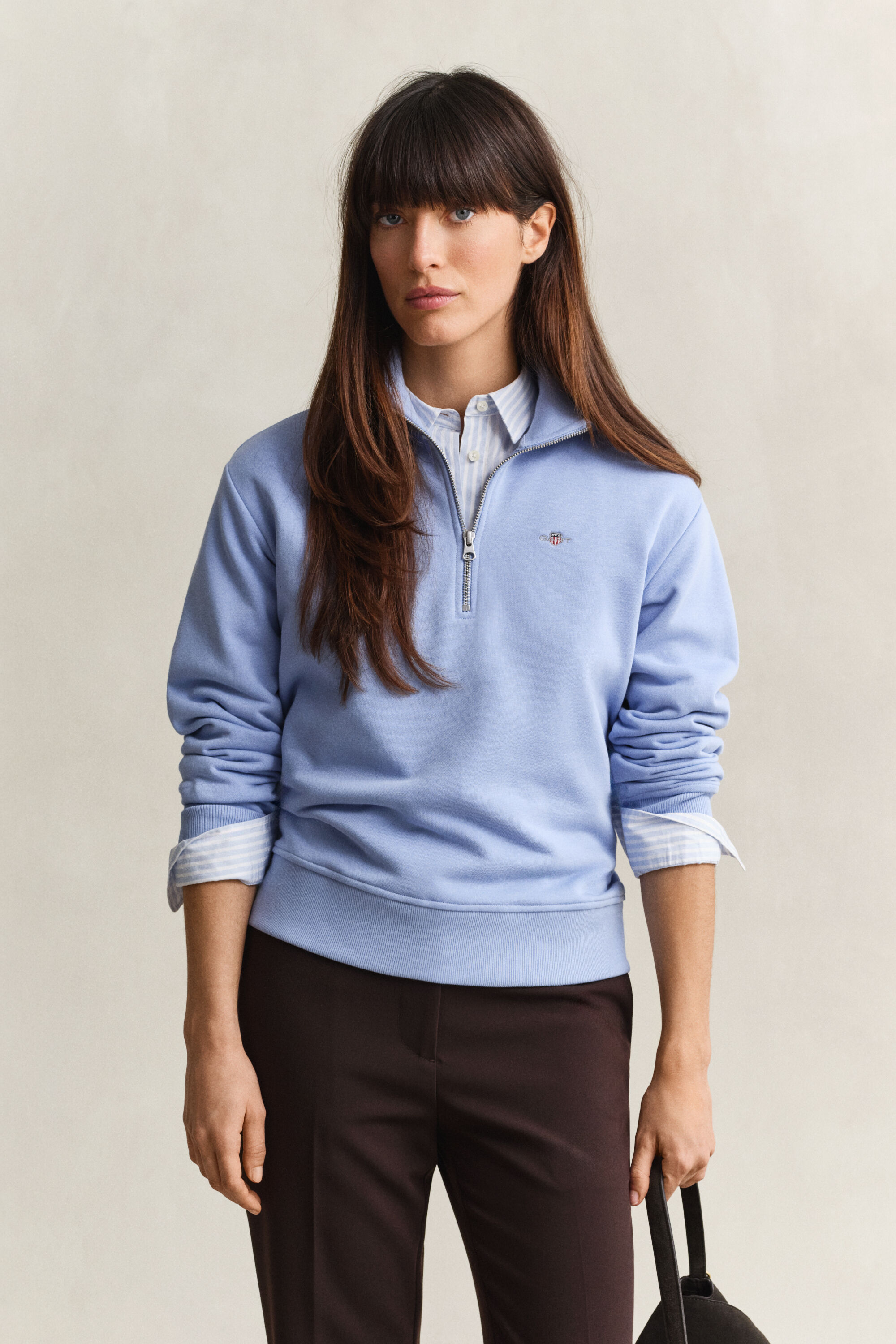 Felpa Shield con zip corta