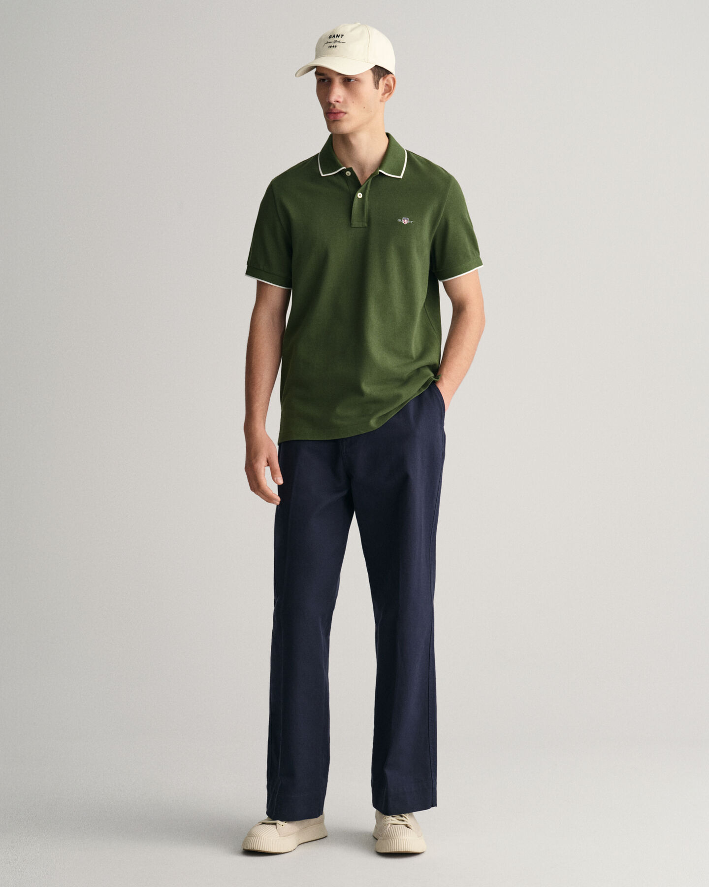 Polo in piqu&eacute; con bordino a contrasto