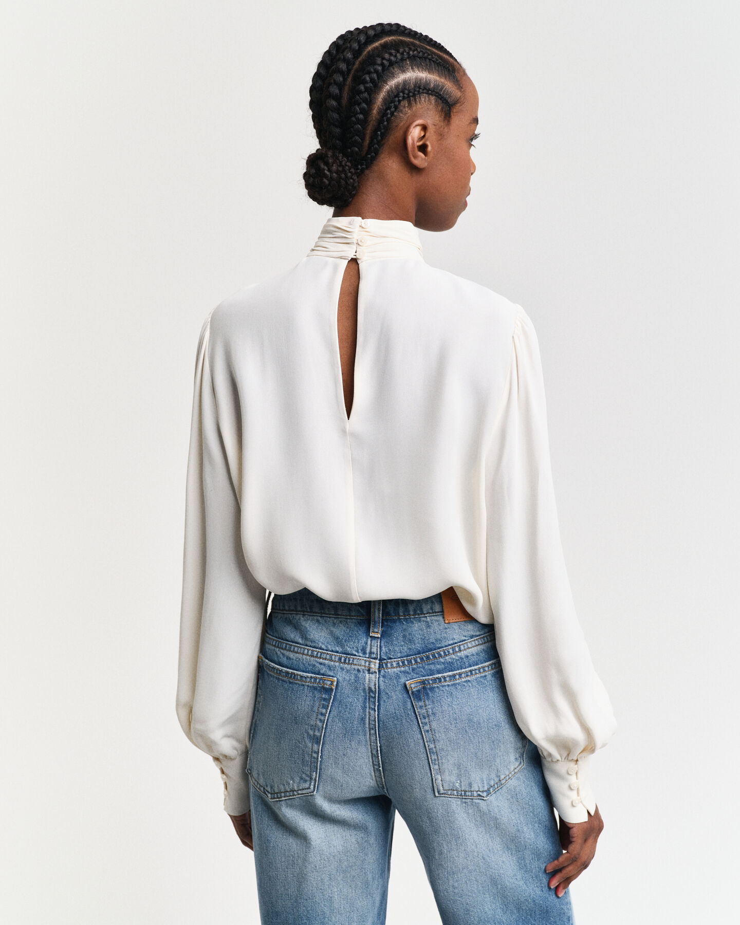 Blusa con finto collo alto