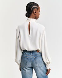 Blusa con finto collo alto