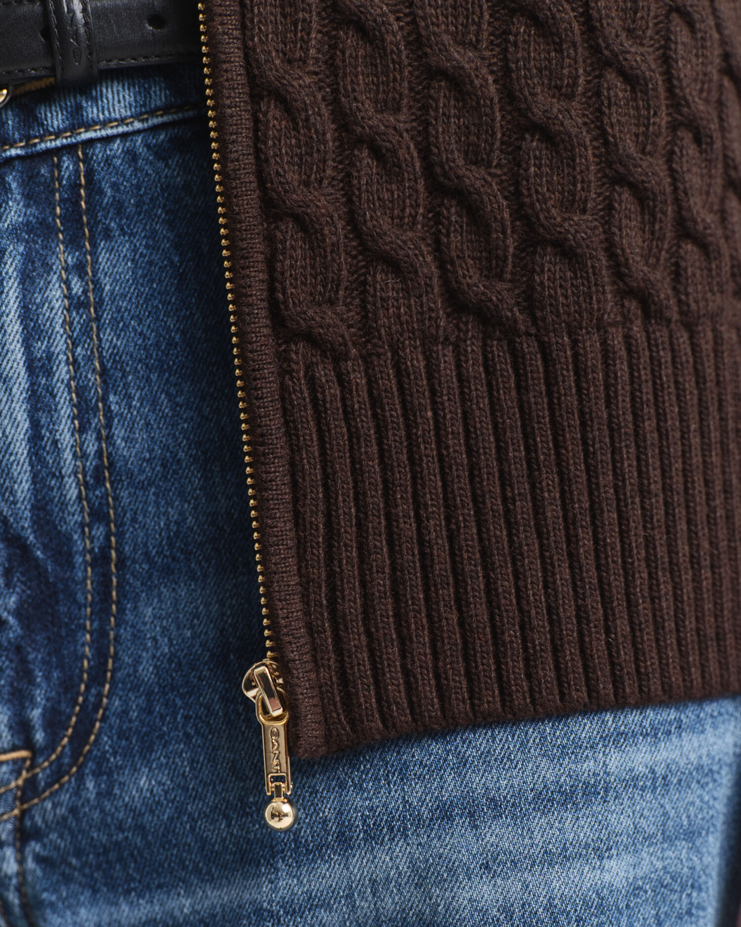 Cardigan con zip lavorato a trecce