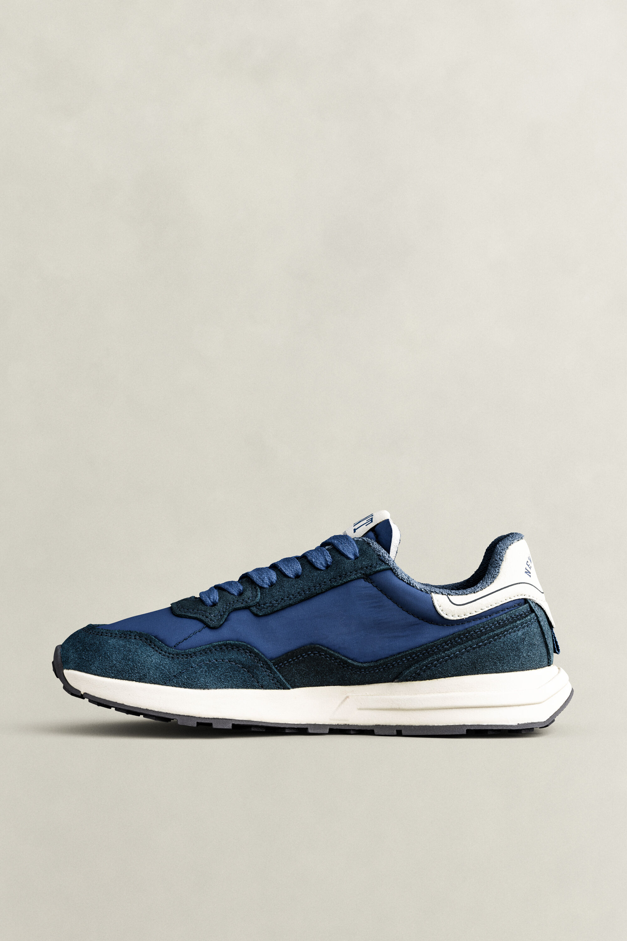 Sneakers Youtron in camoscio