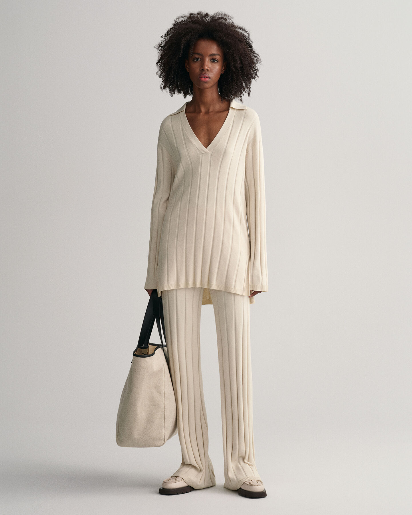 Maglia con colletto aperto in maglia a coste