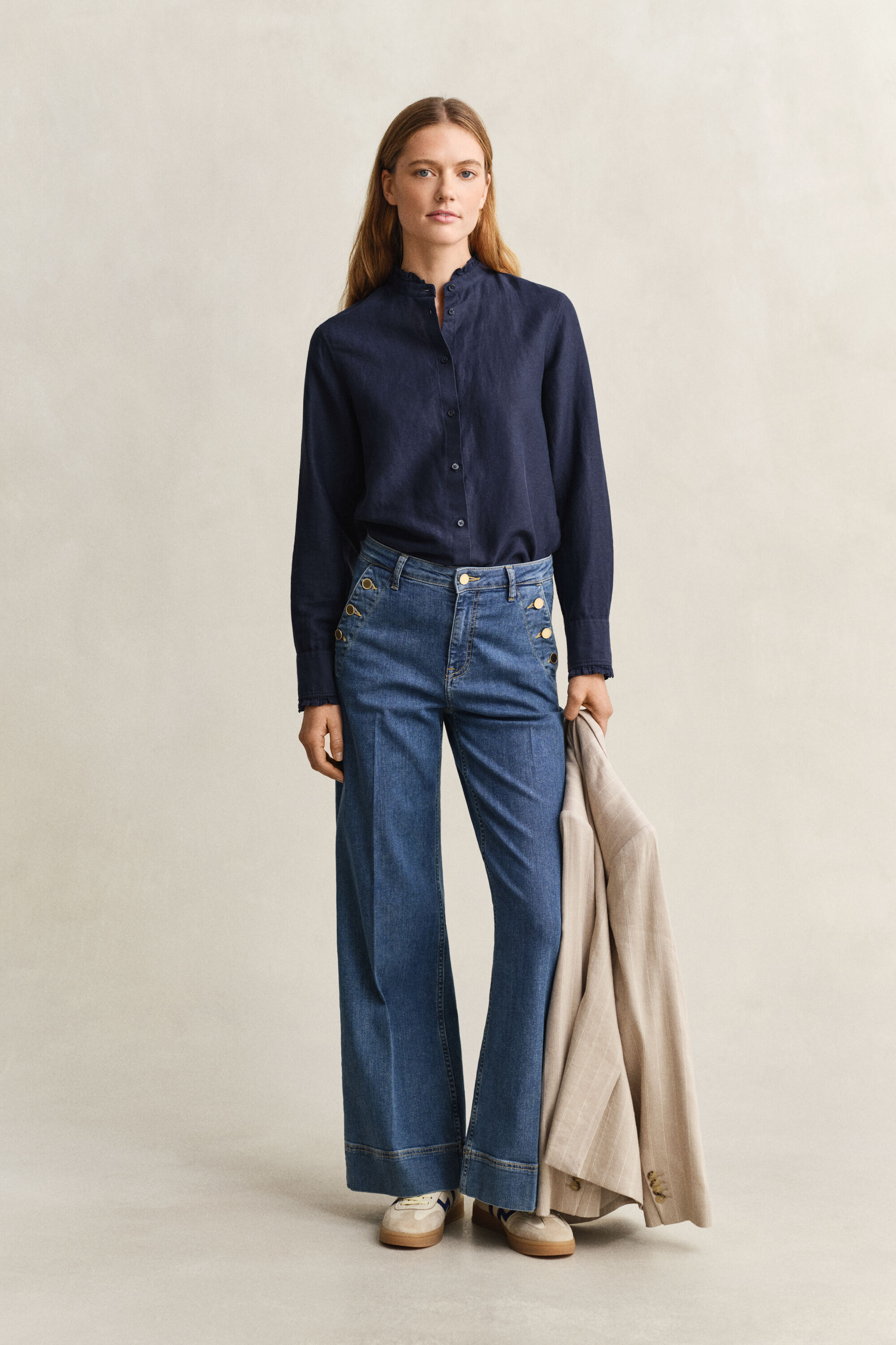 Blusa in misto lino con volant