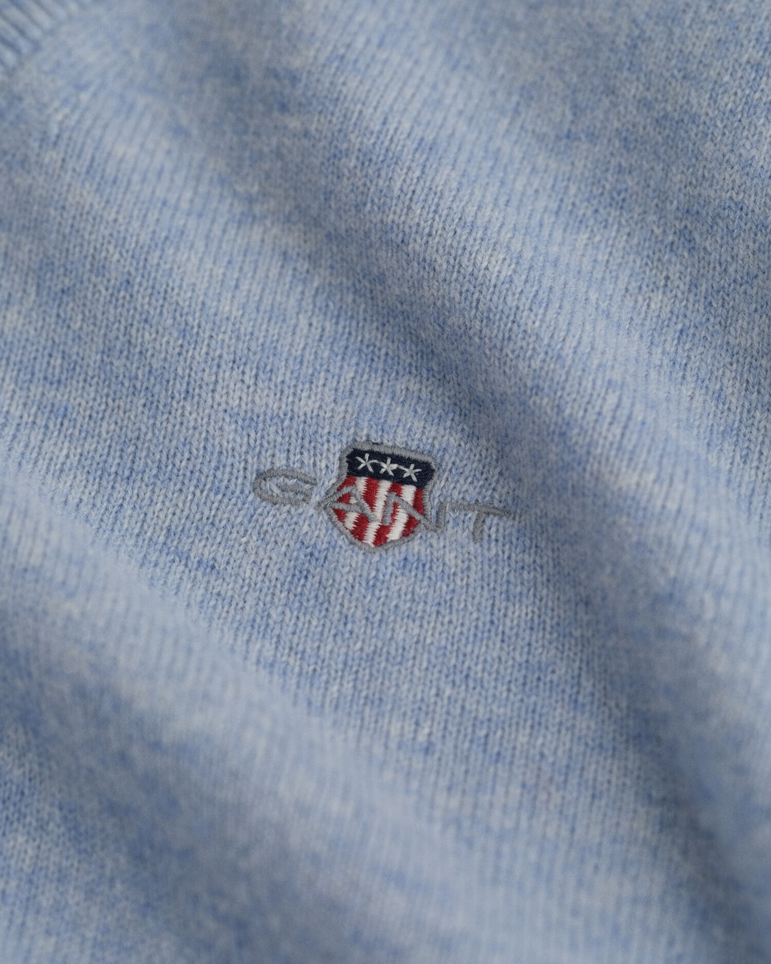 Maglia con scollo a V in finissima lana d’agnello