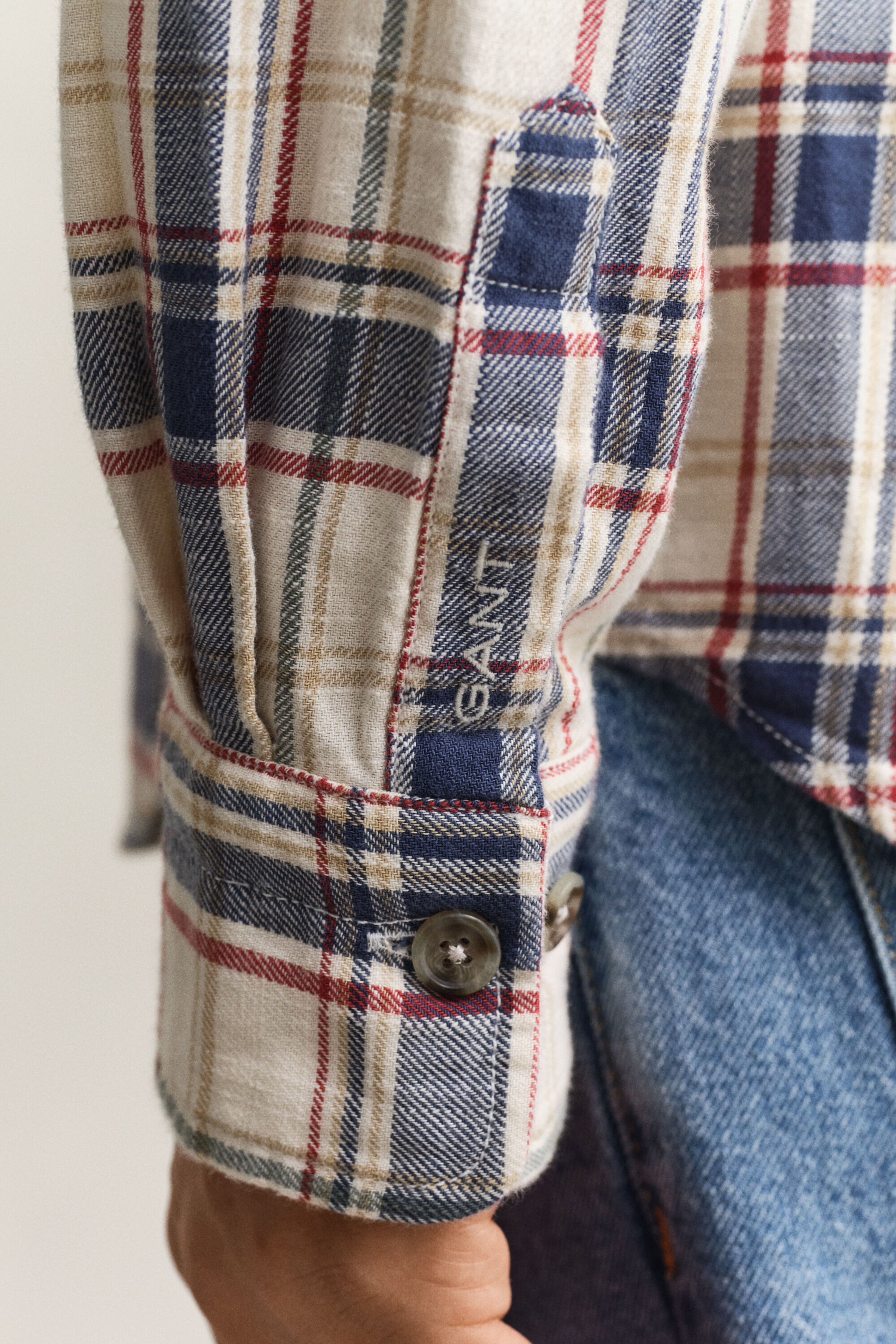 Camicia in twill con tasca applicata