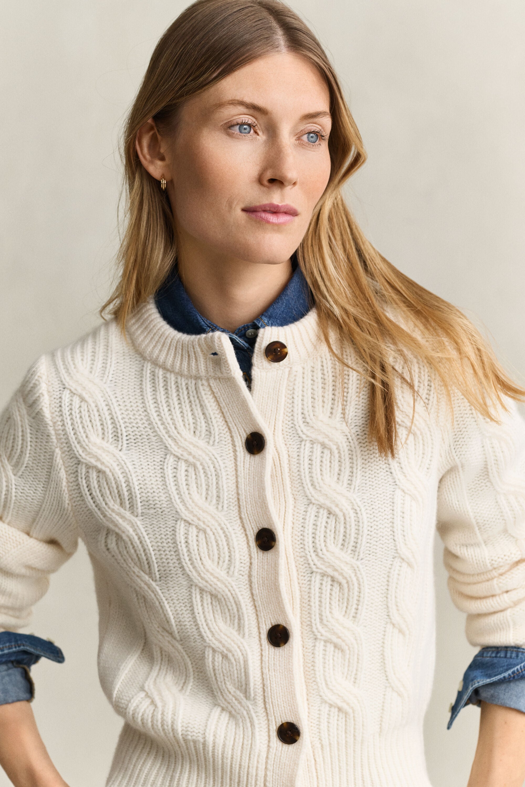 Cardigan in misto lana con lavorazione a trecce