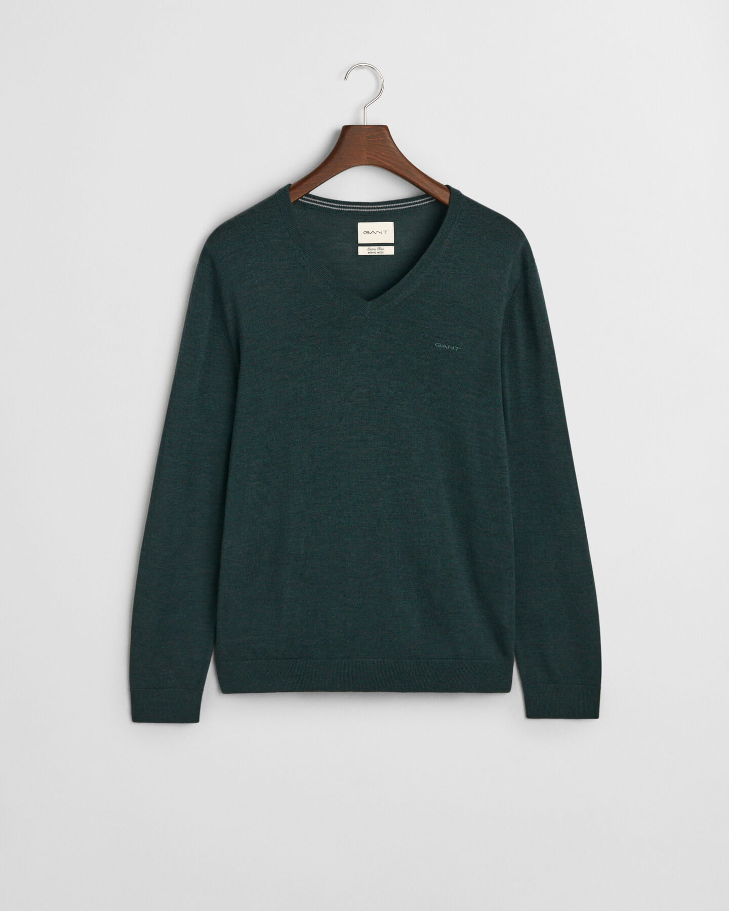 Maglia con scollo a V in finissima lana merino