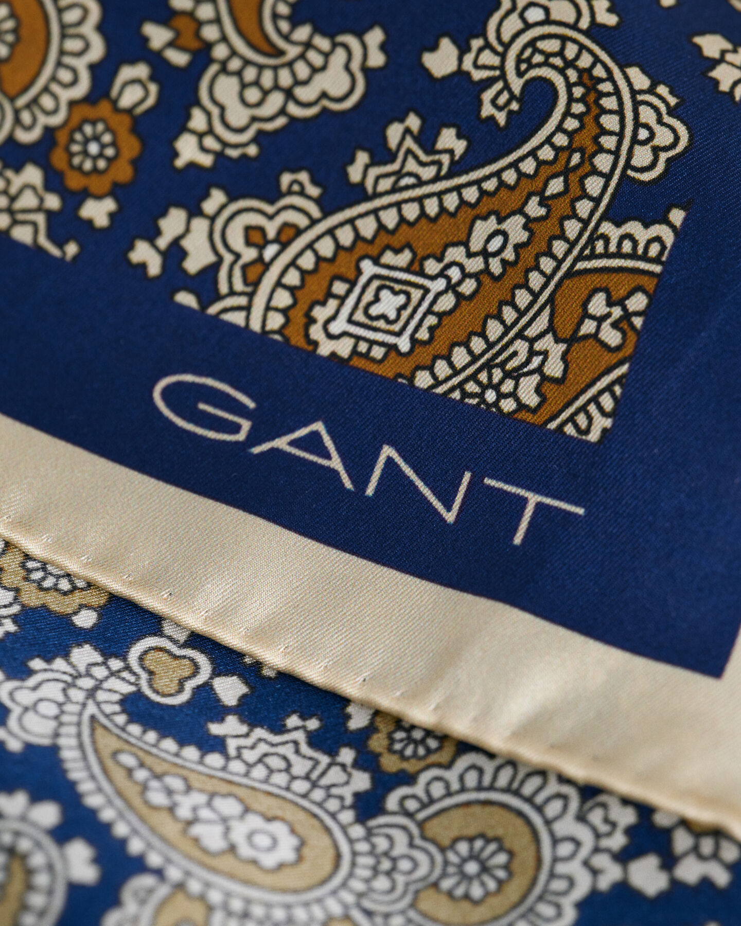 Foulard di seta con motivo cachemire