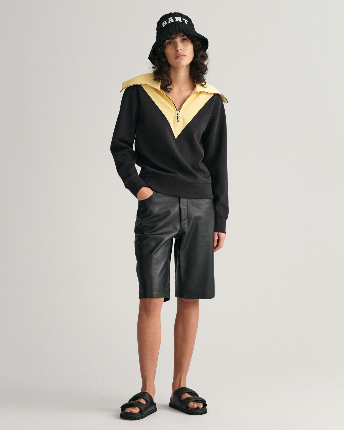 Felpa a blocchi di colore con zip corta