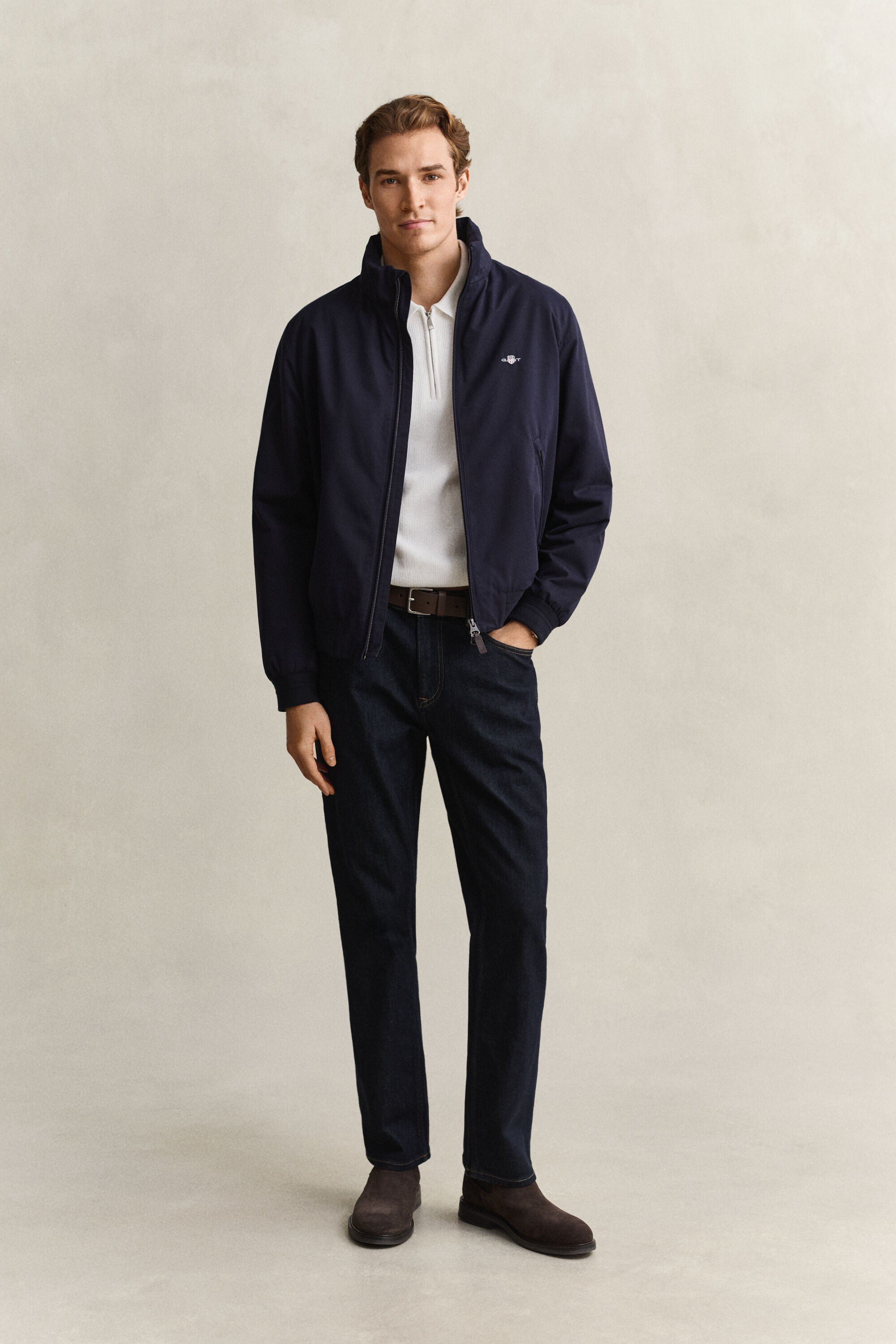 Jeans regular fit con lavaggio uniforme