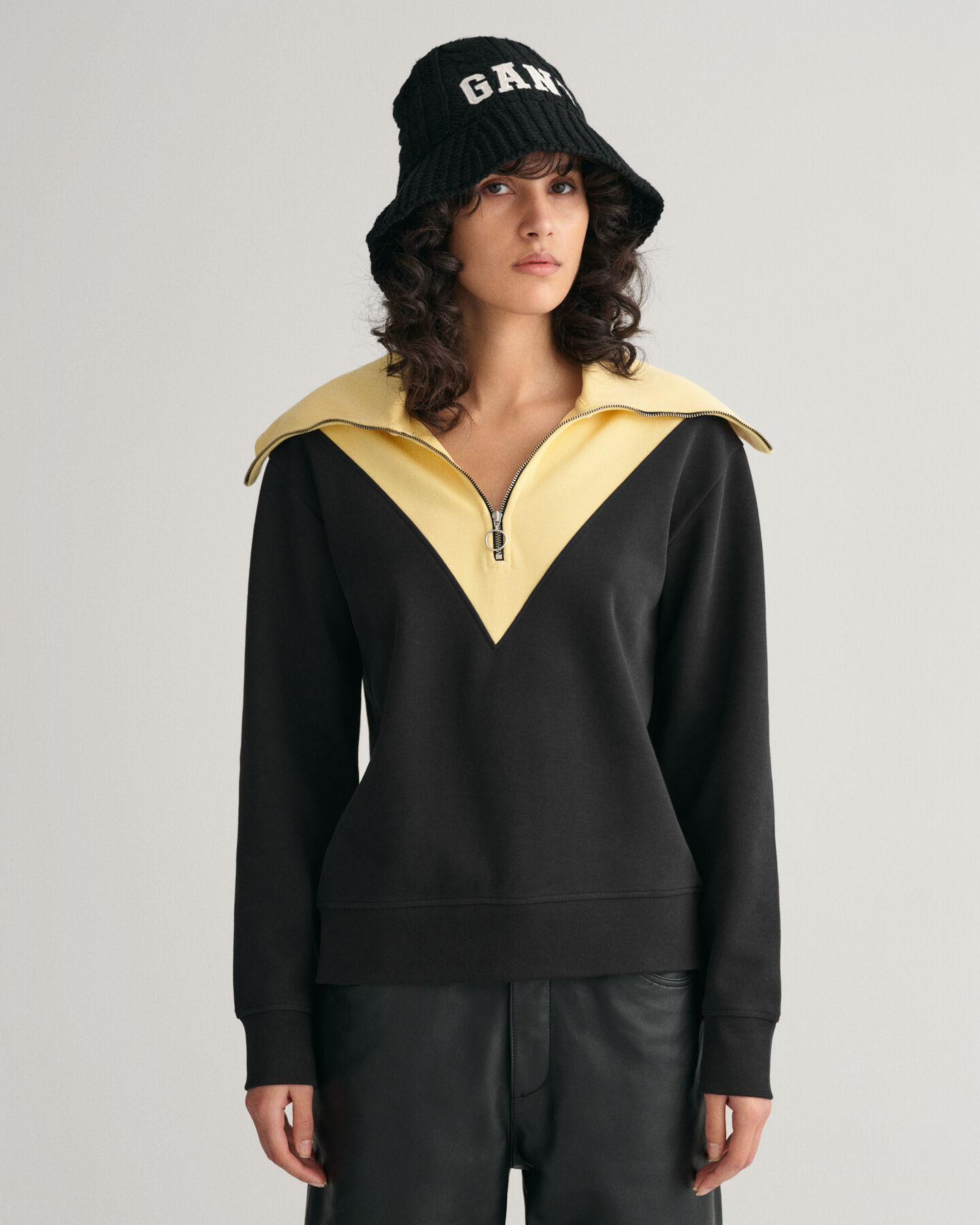 Felpa a blocchi di colore con zip corta