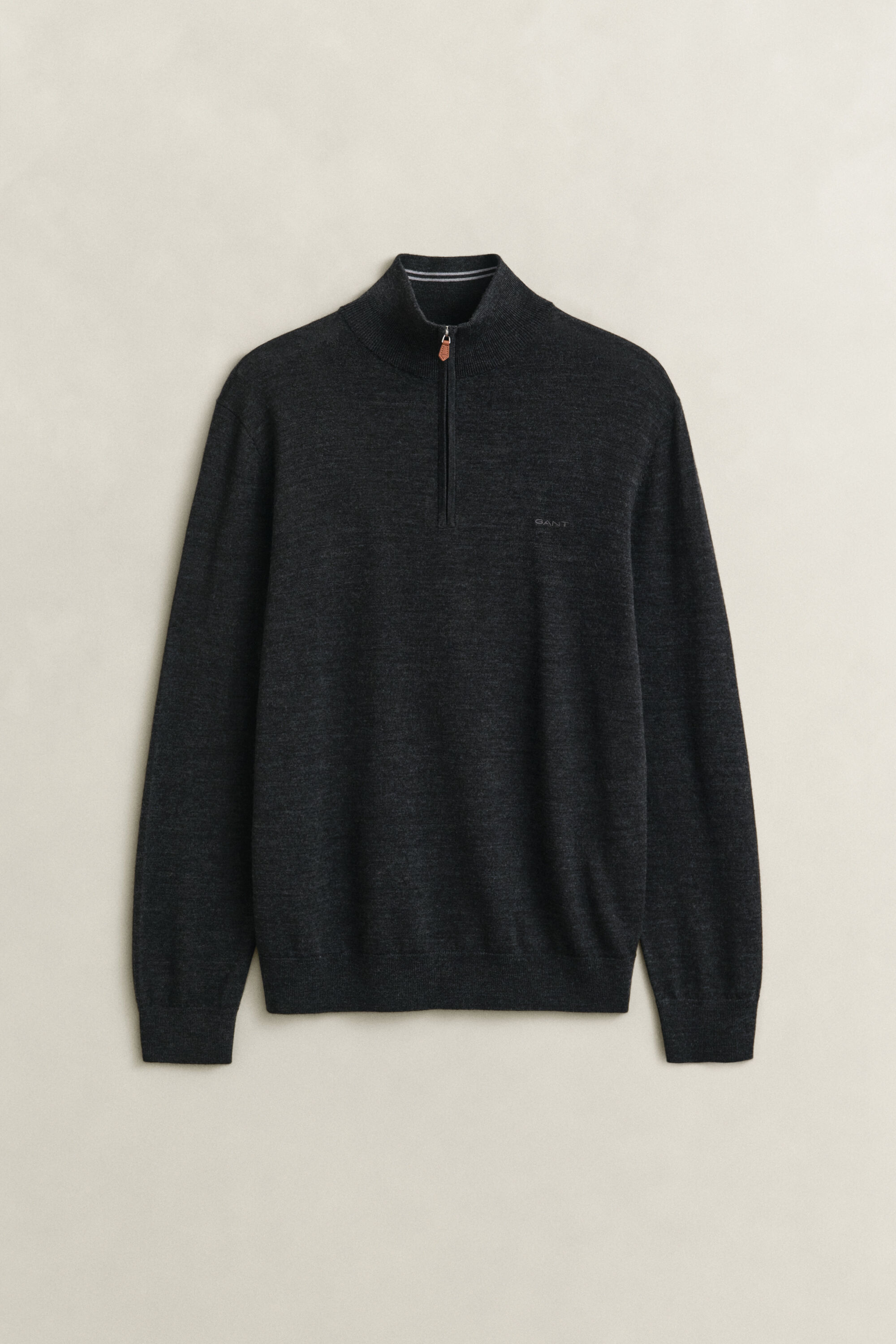 Maglia in lana merino a coste con zip corta