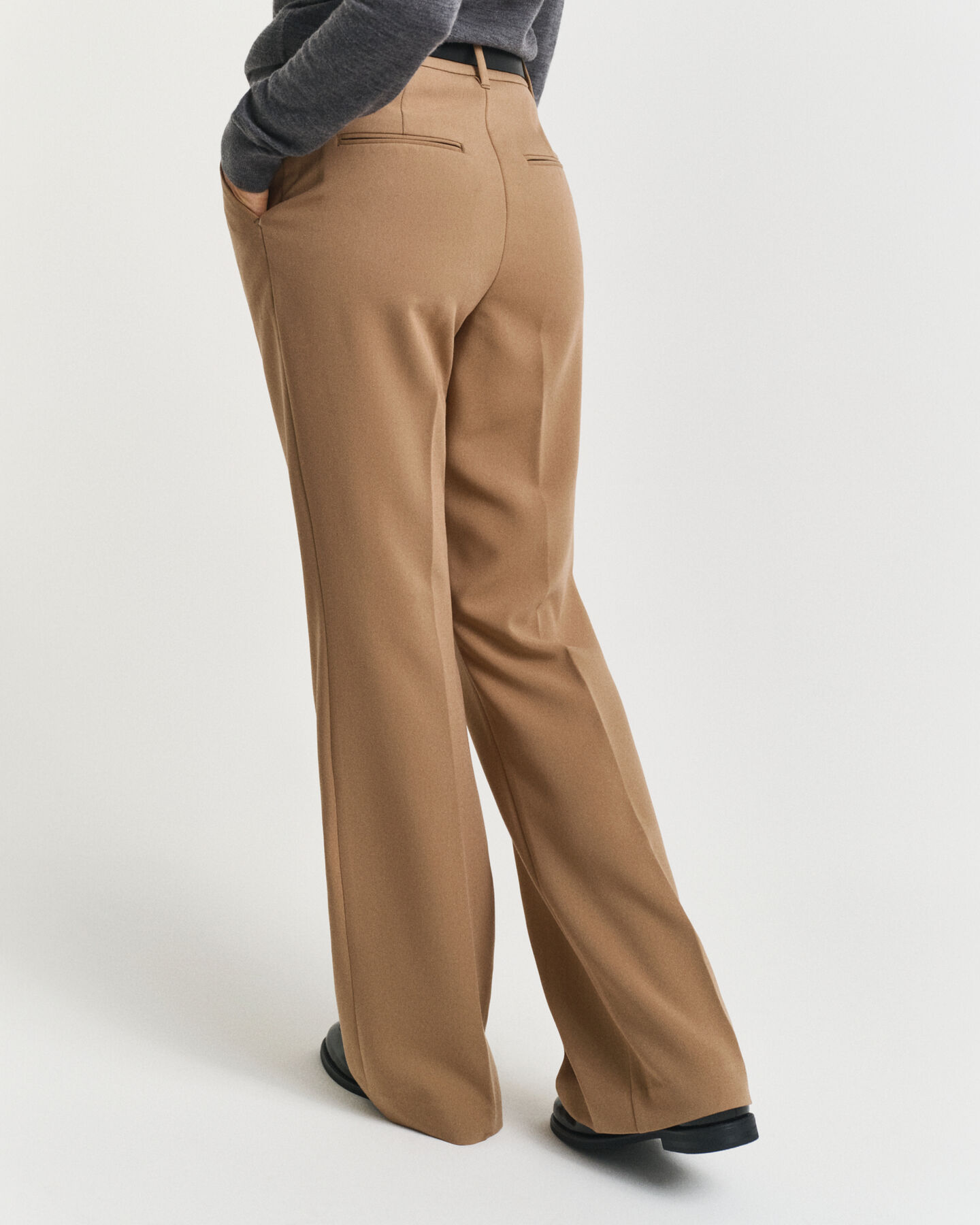 Pantaloni eleganti svasati slim fit