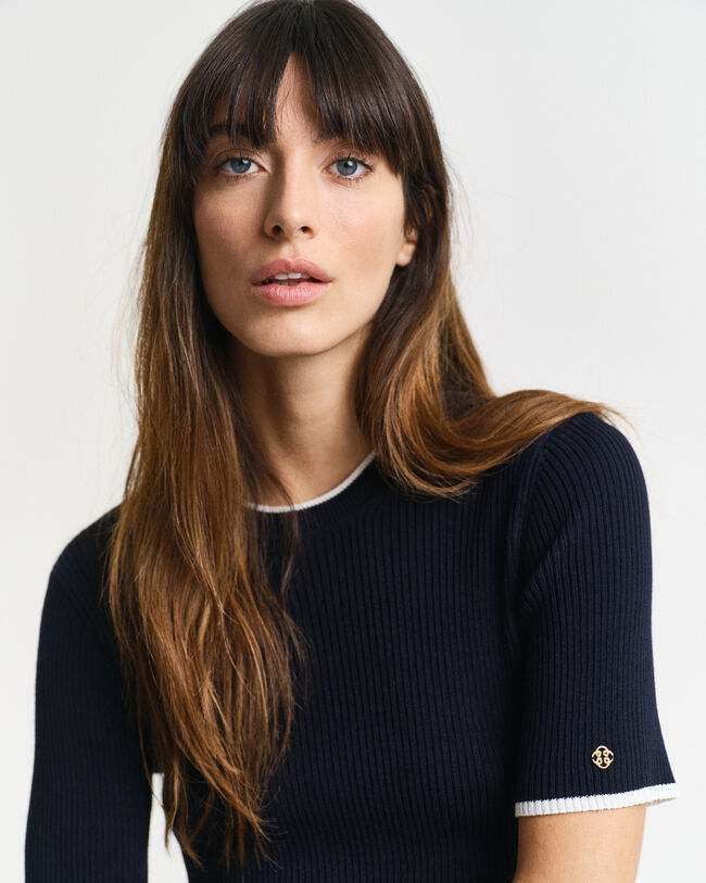 Maglia girocollo a coste e maniche corte a contrasto