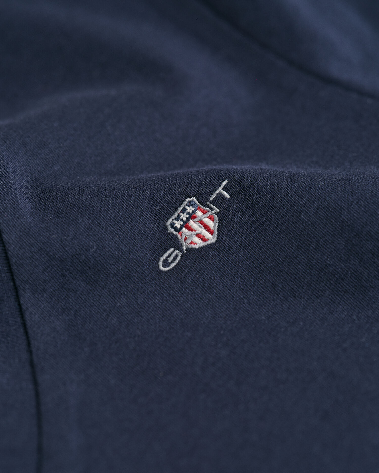 T-shirt Shield con scollo a V